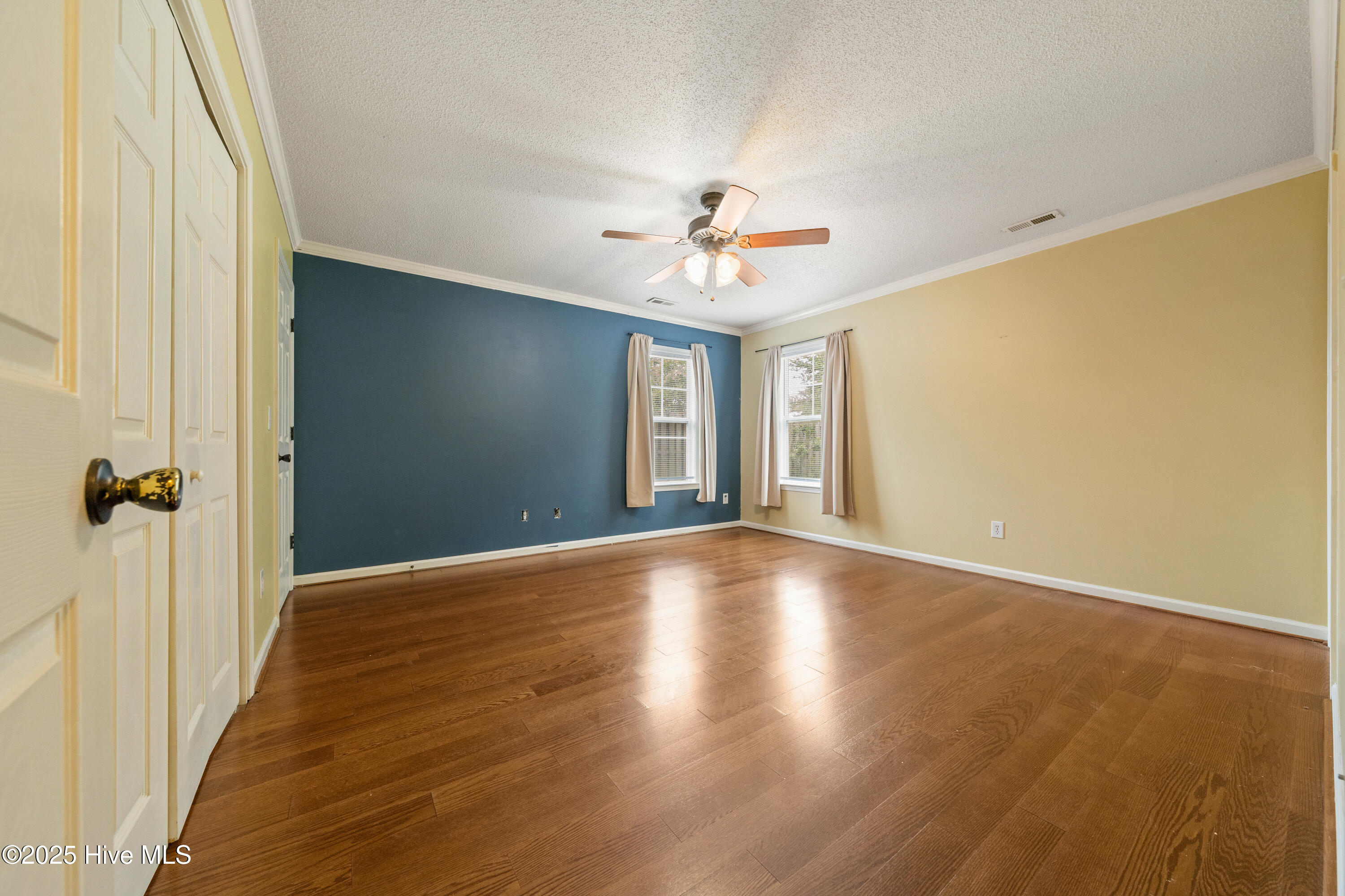 100521193 | Photo 16