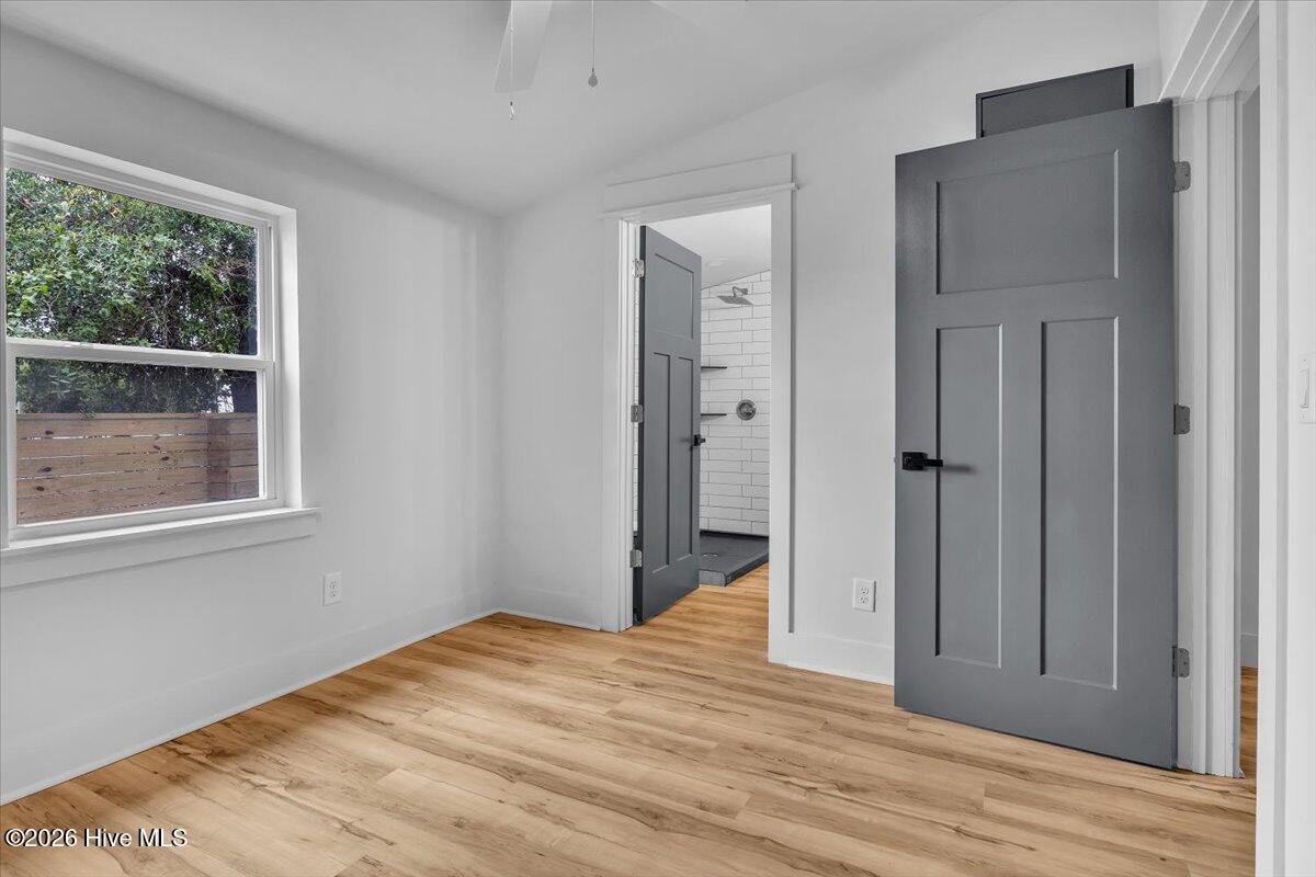 100570167 | Photo 14