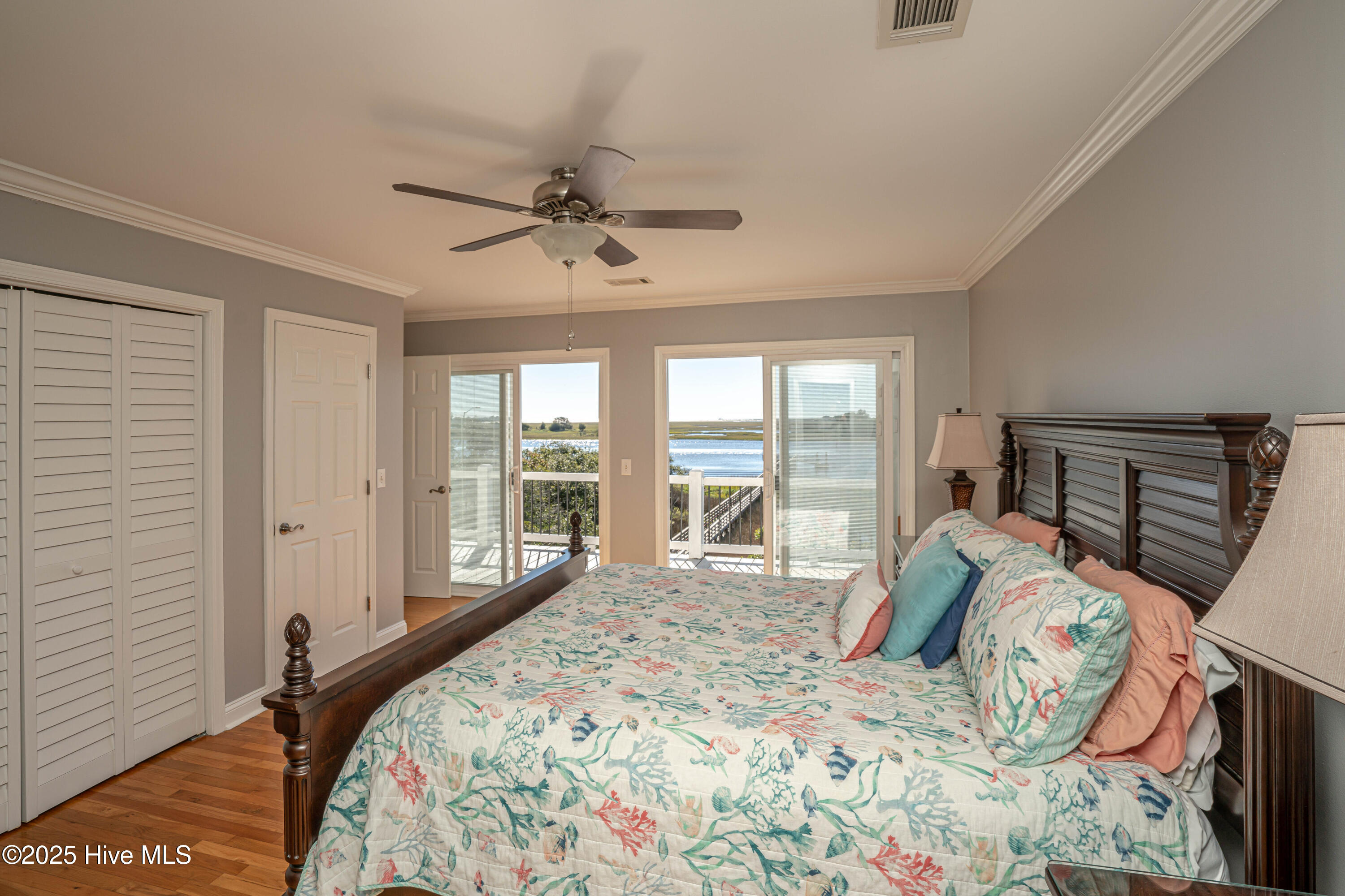 100539099 | Photo 55