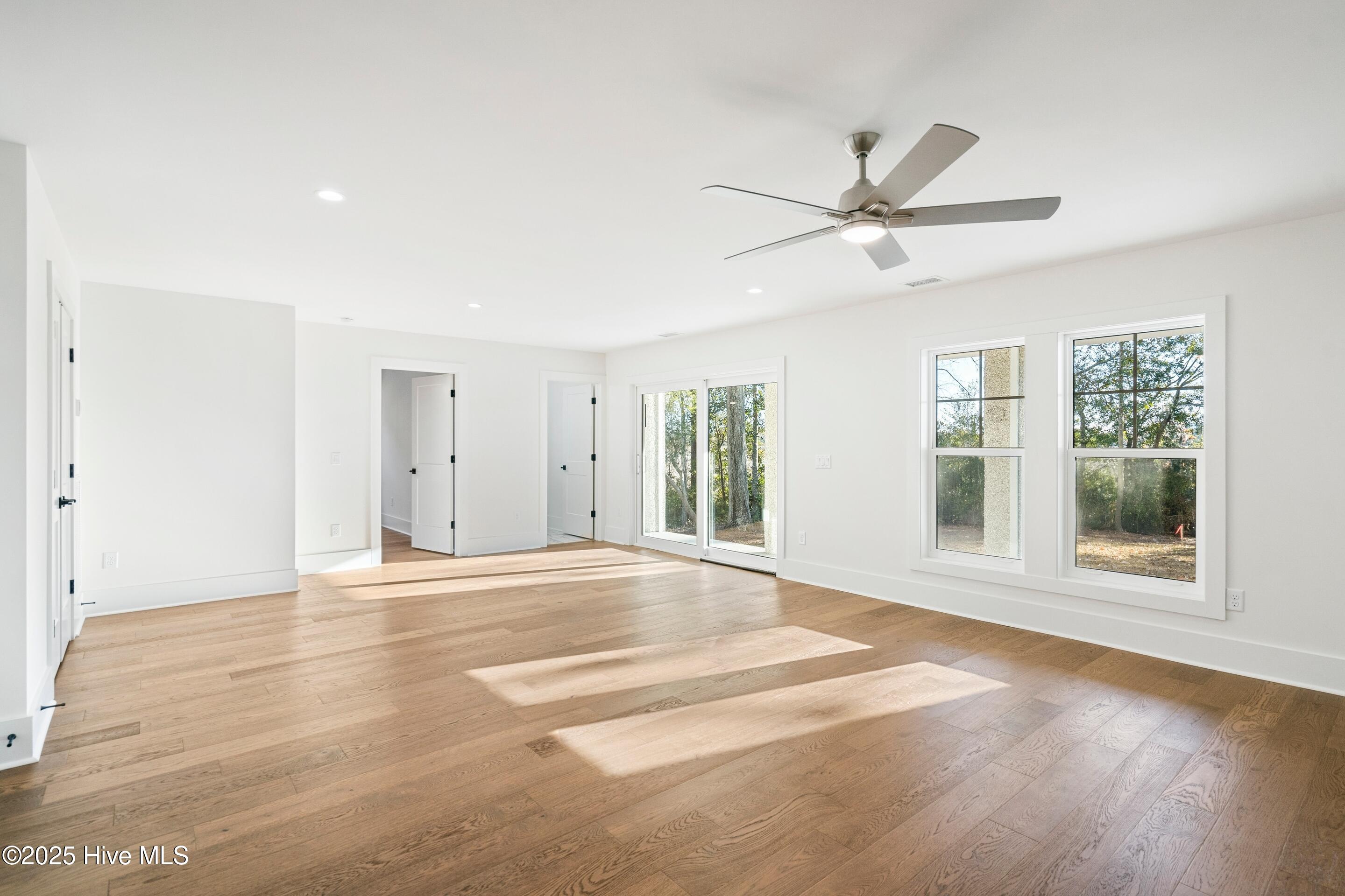 100545730 | Photo 96