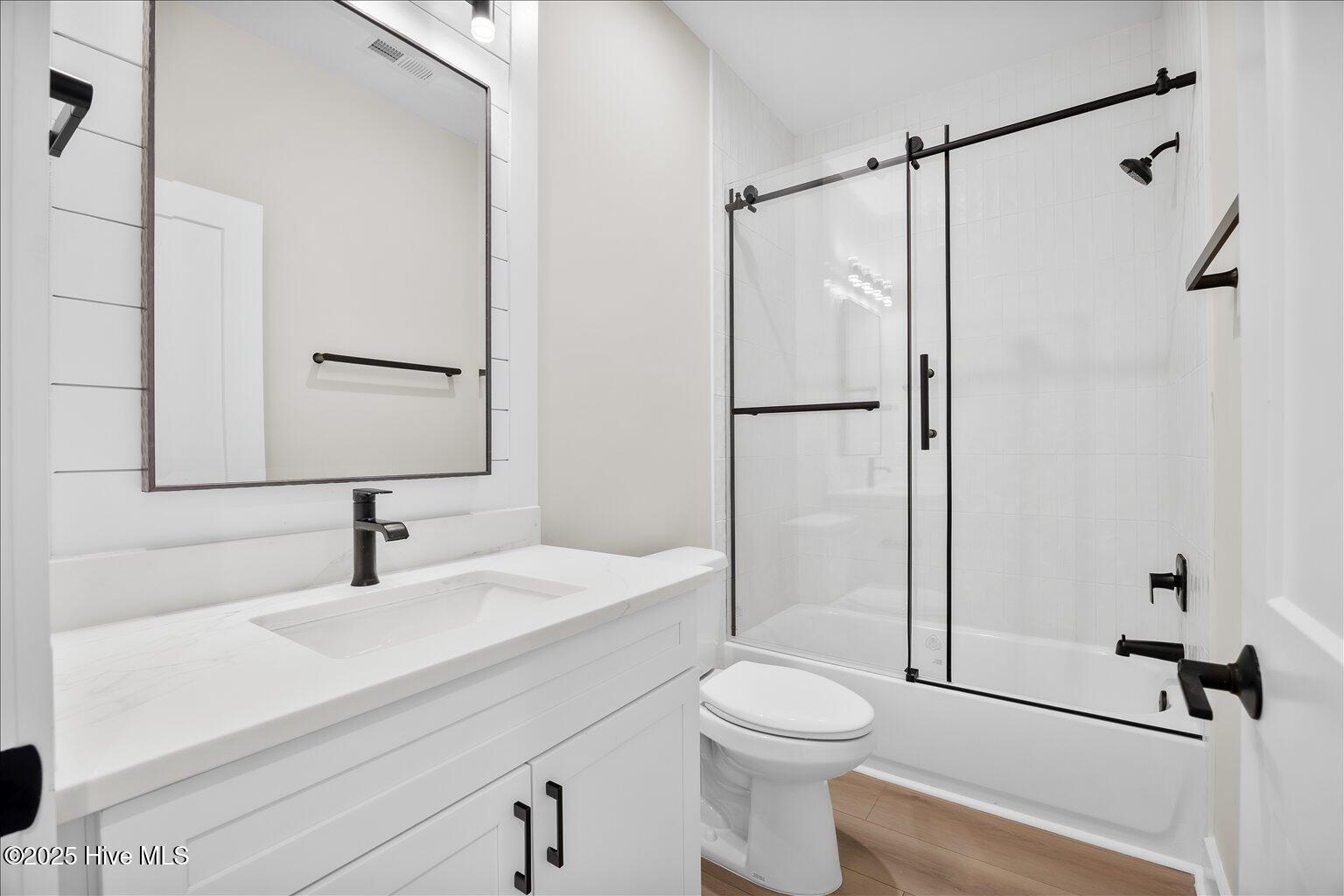 100537891 | Photo 16