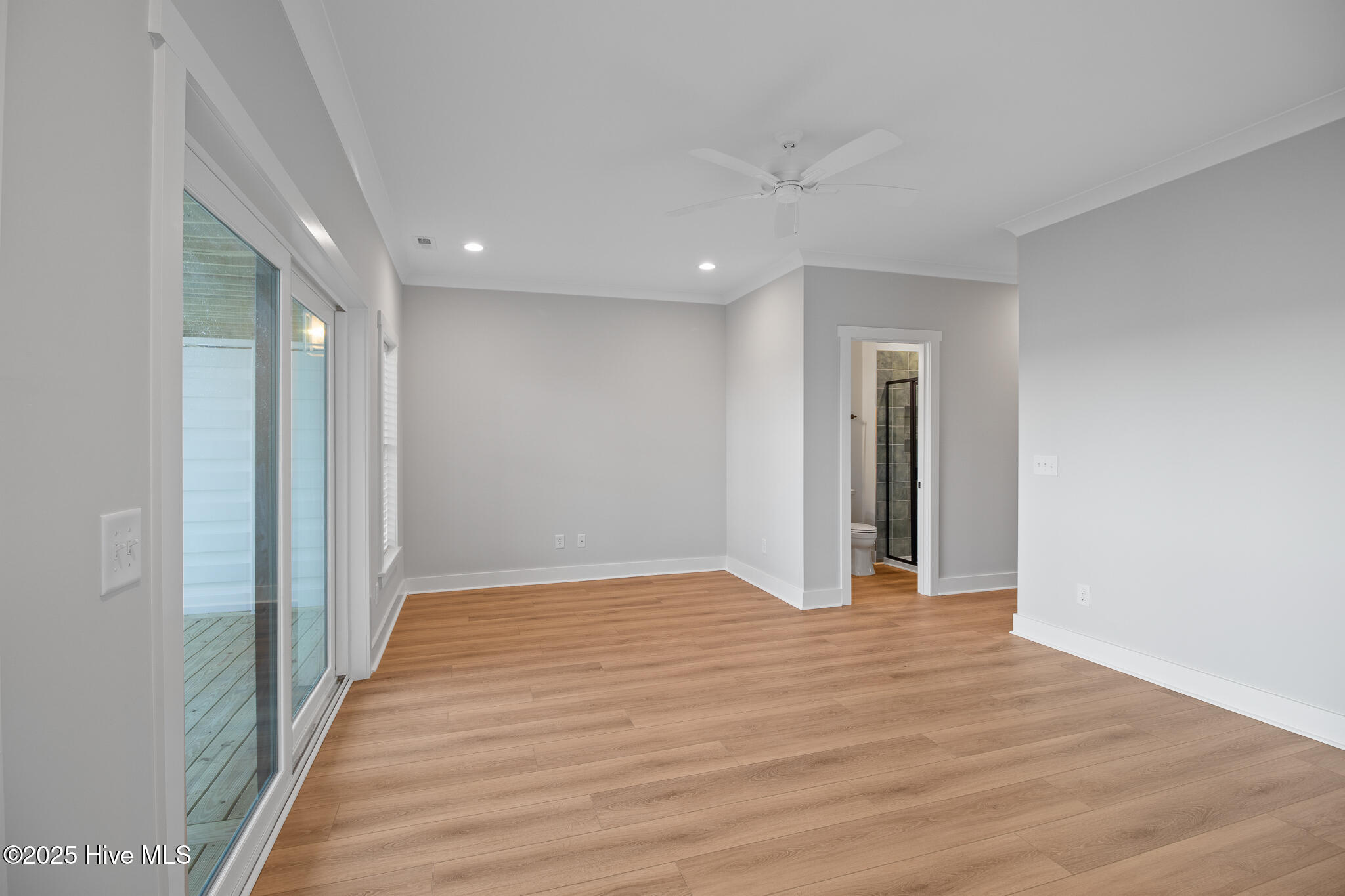 100568603 | Photo 22