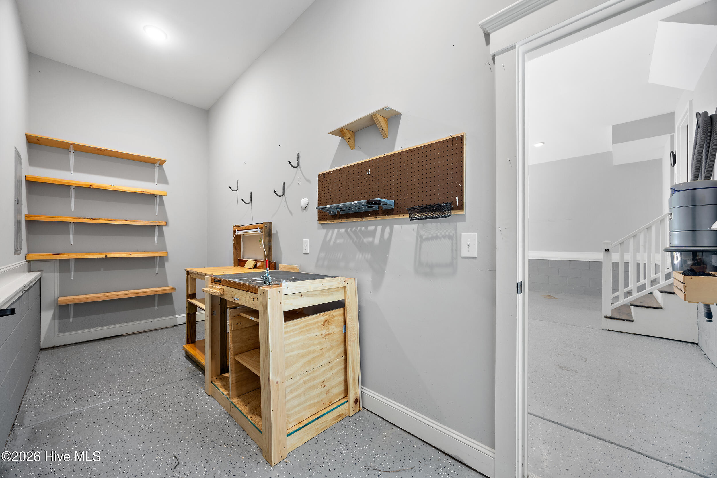 100569354 | Photo 65