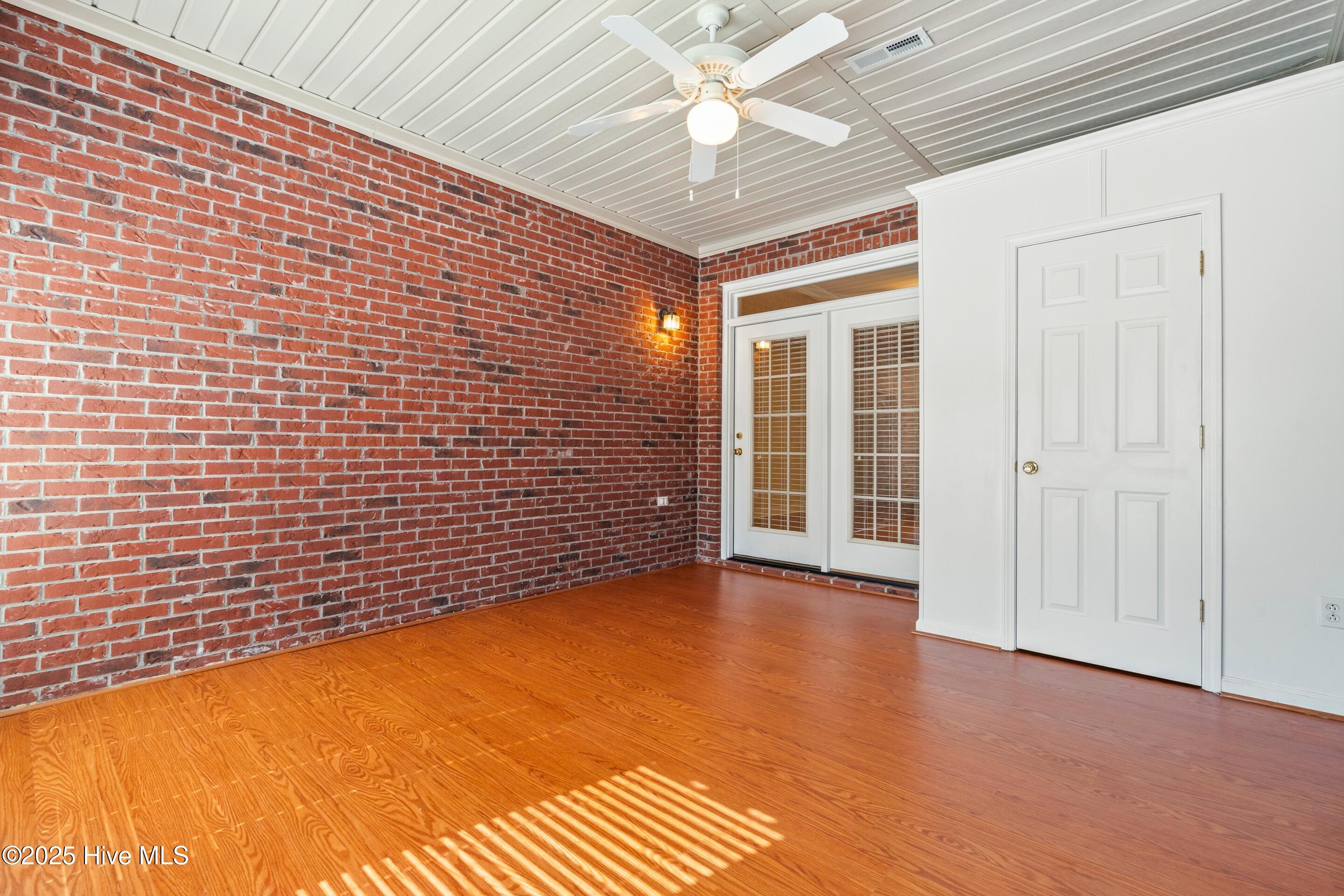 100536985 | Photo 29