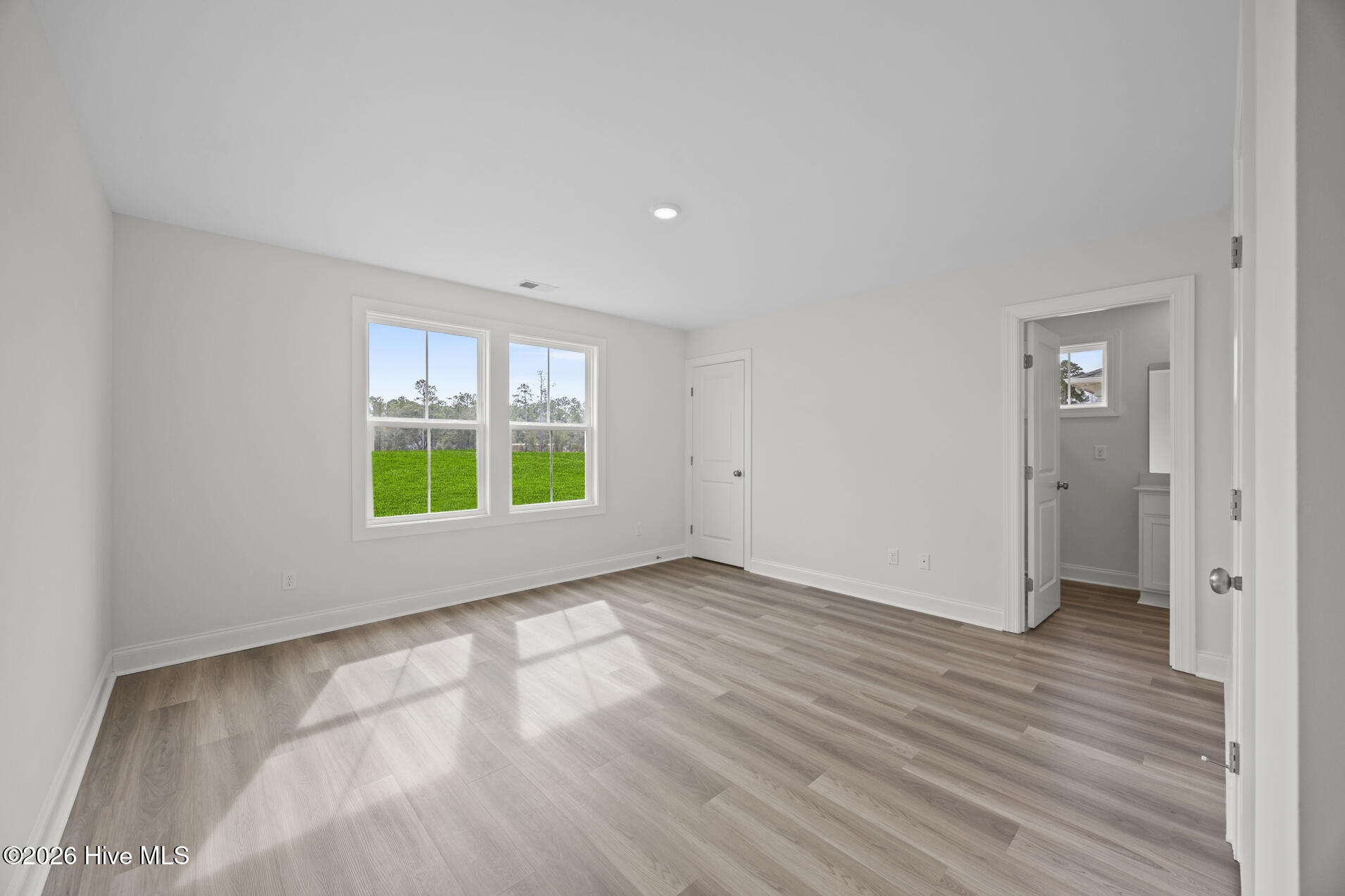 100555314 | Photo 11