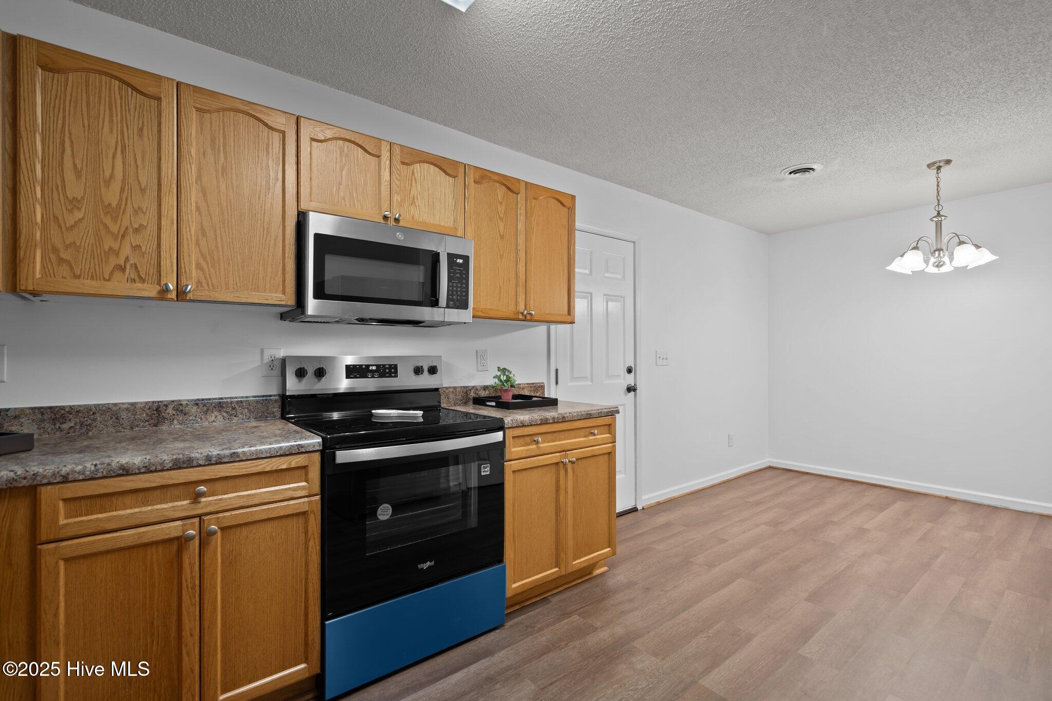 100533443 | Photo 17