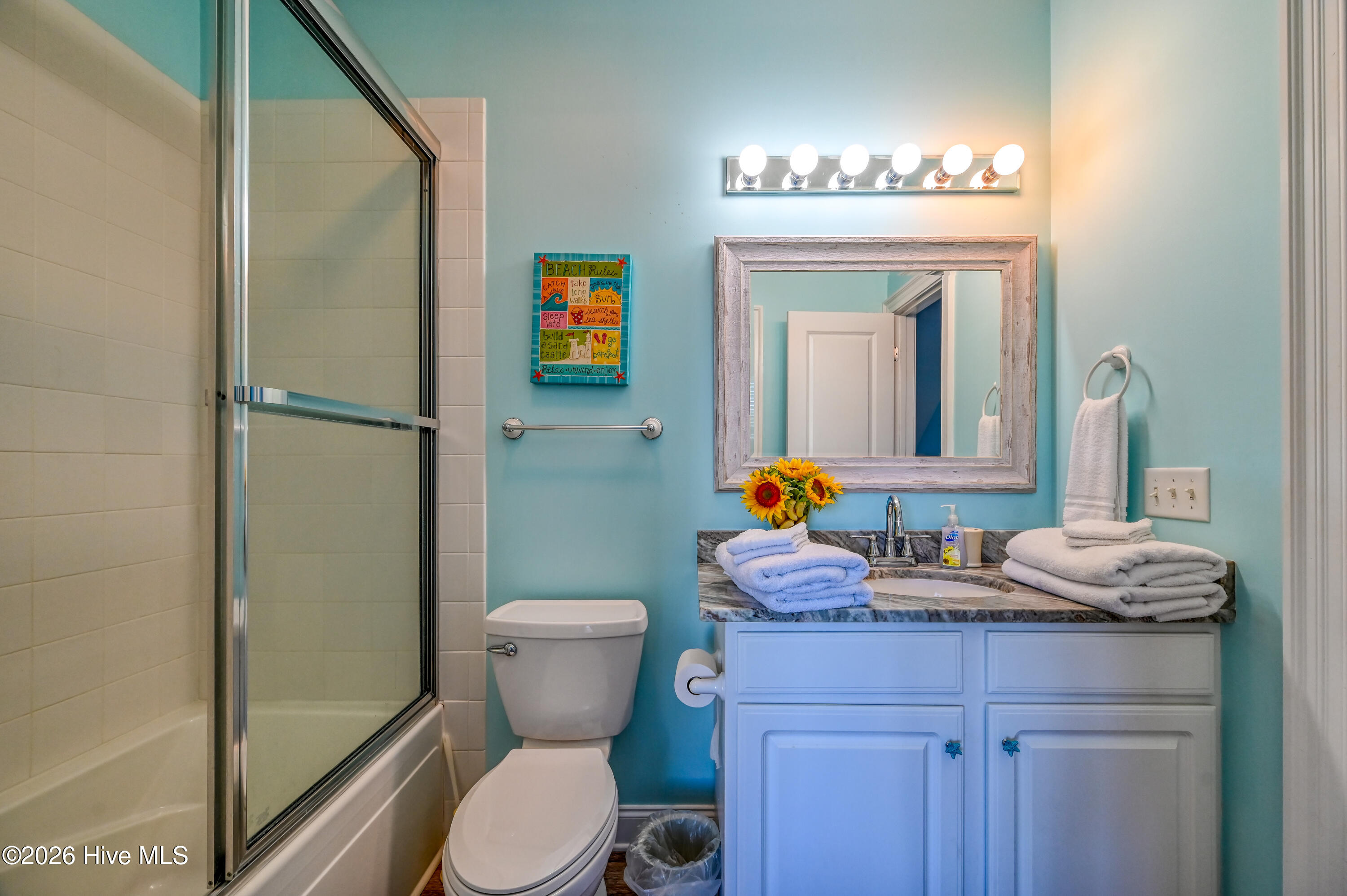 100569852 | Photo 28