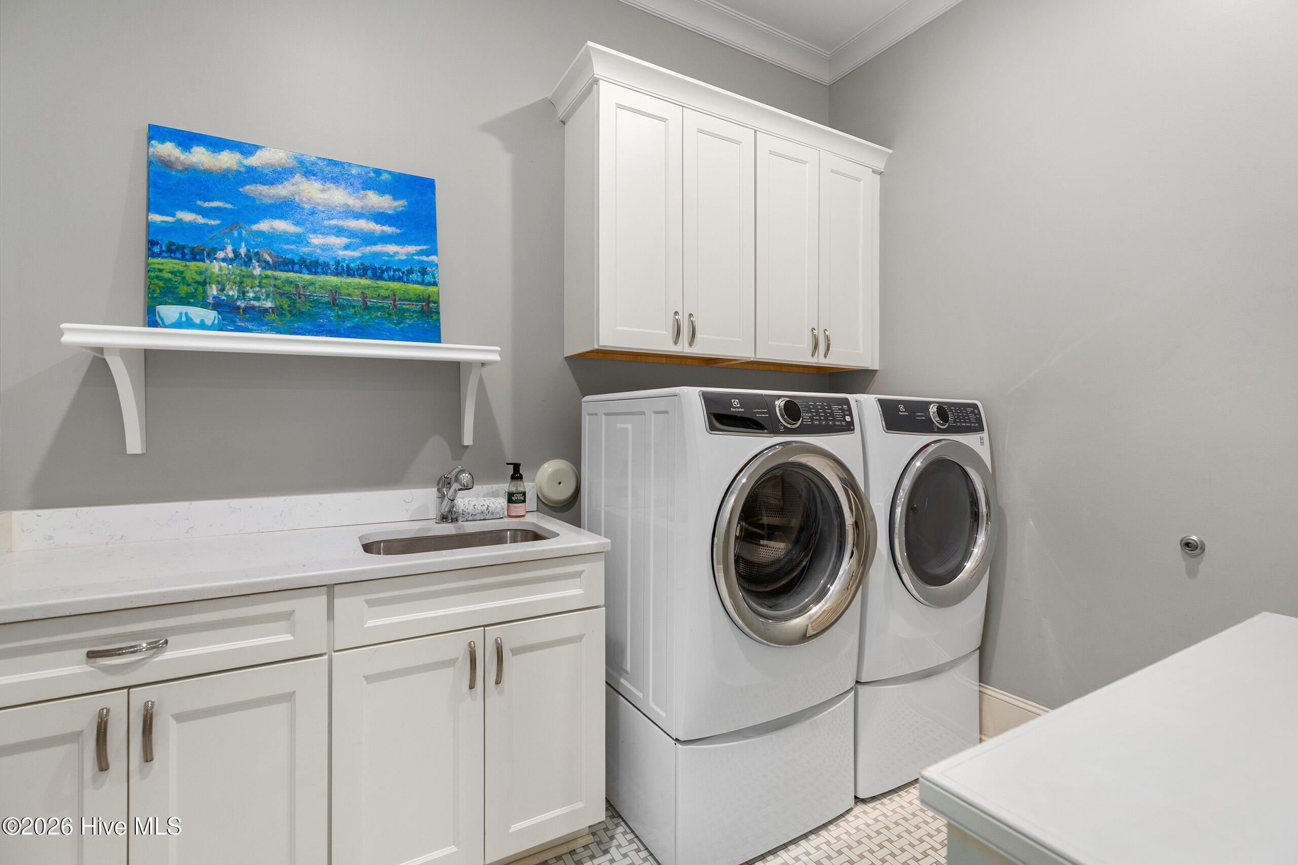 100563719 | Photo 35