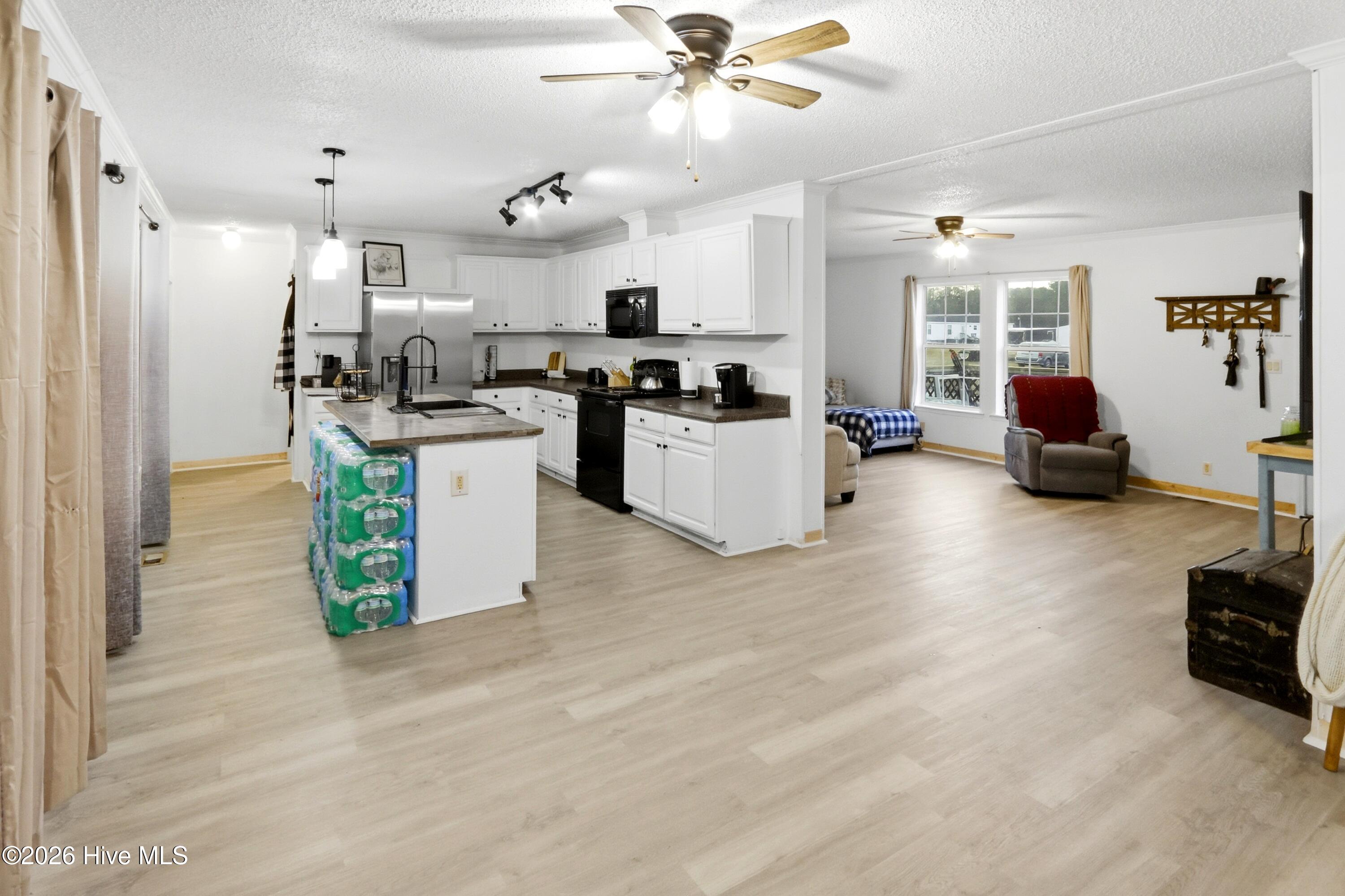 100548935 | Photo 17