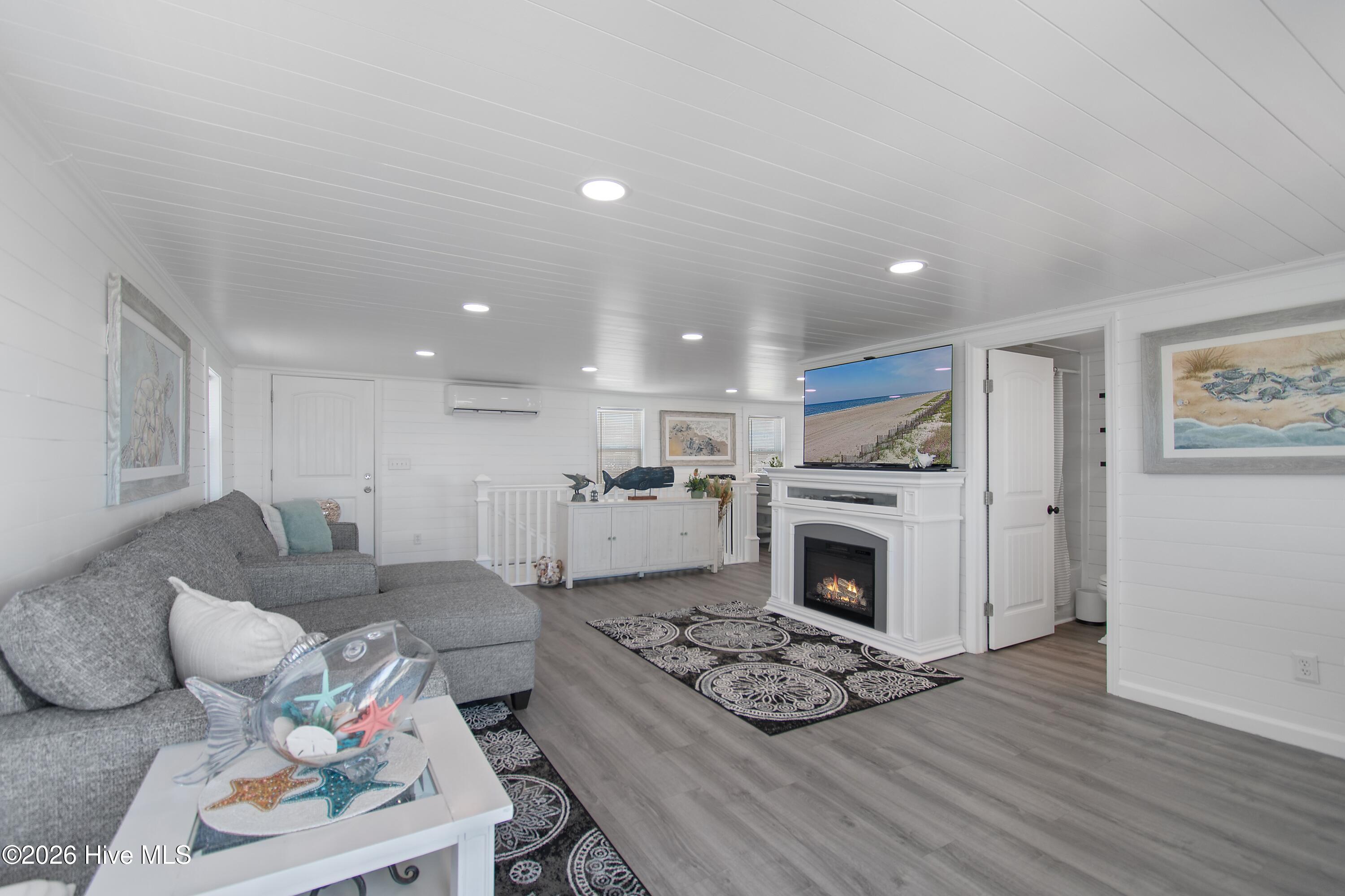 100567968 | Photo 25