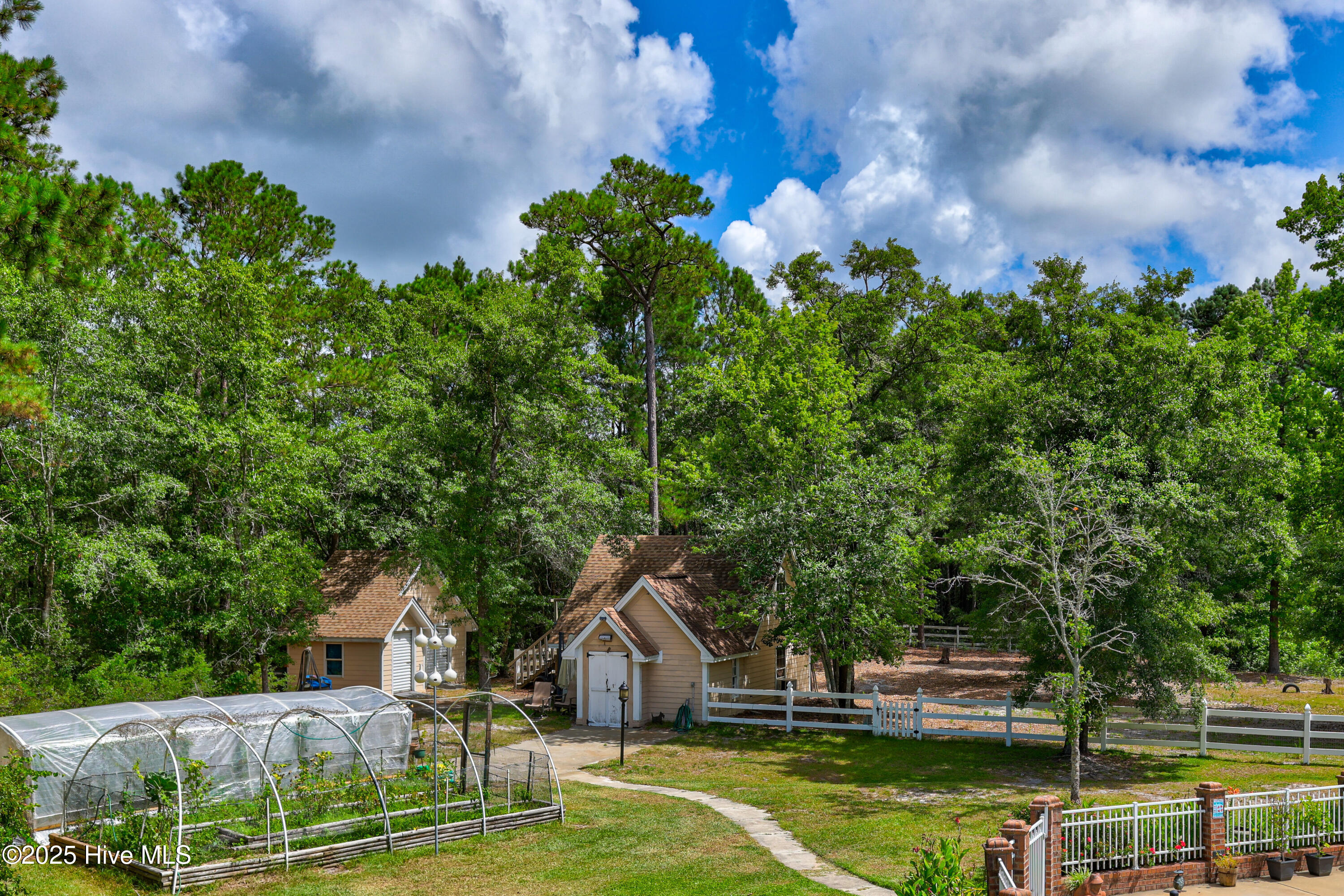 100562127 | Photo 52