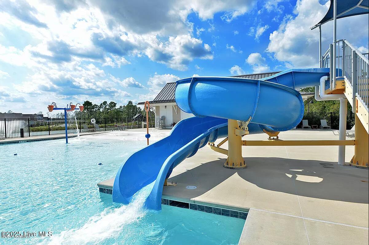 100543997 | Photo 52