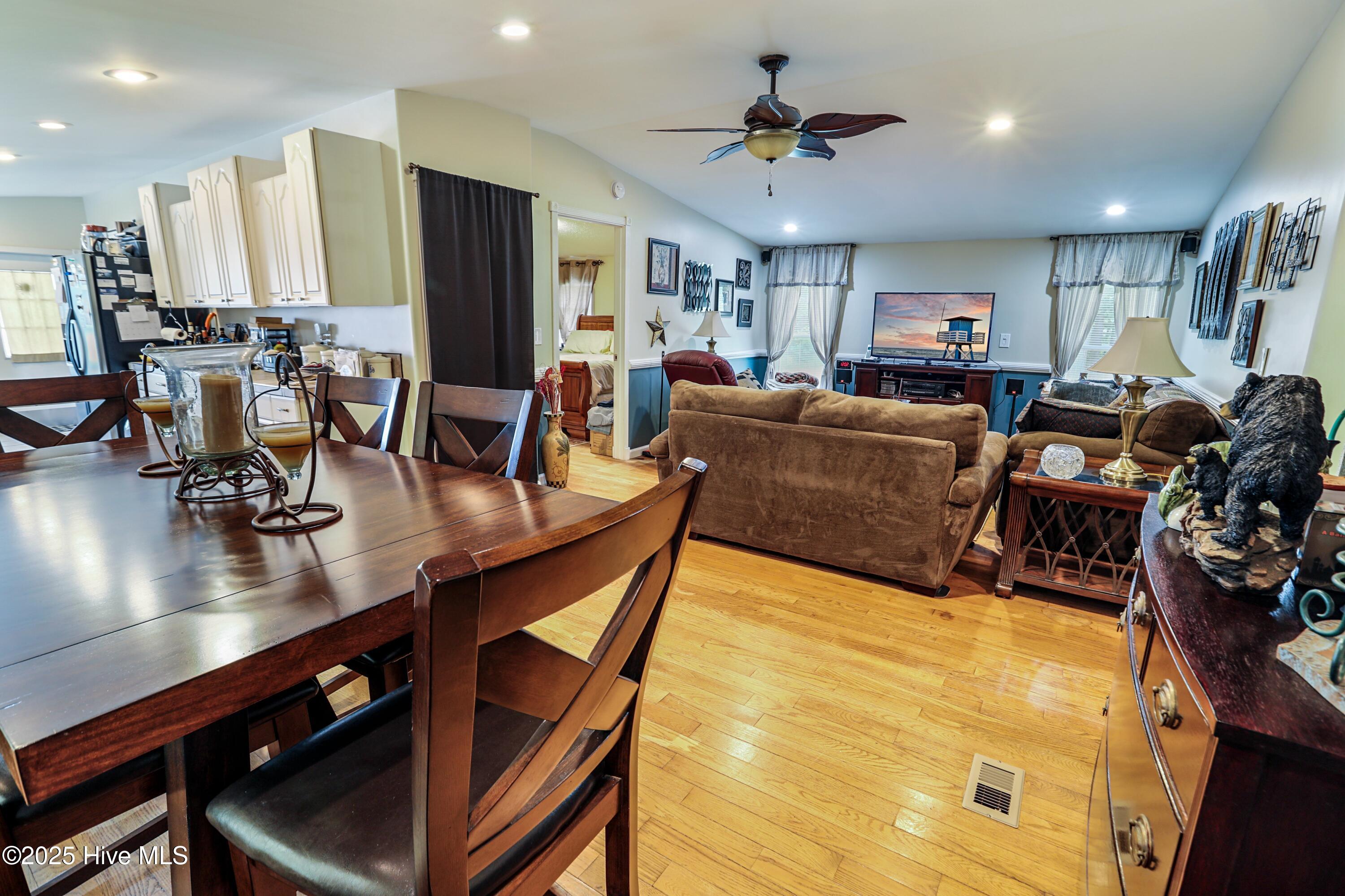 100517684 | Photo 12