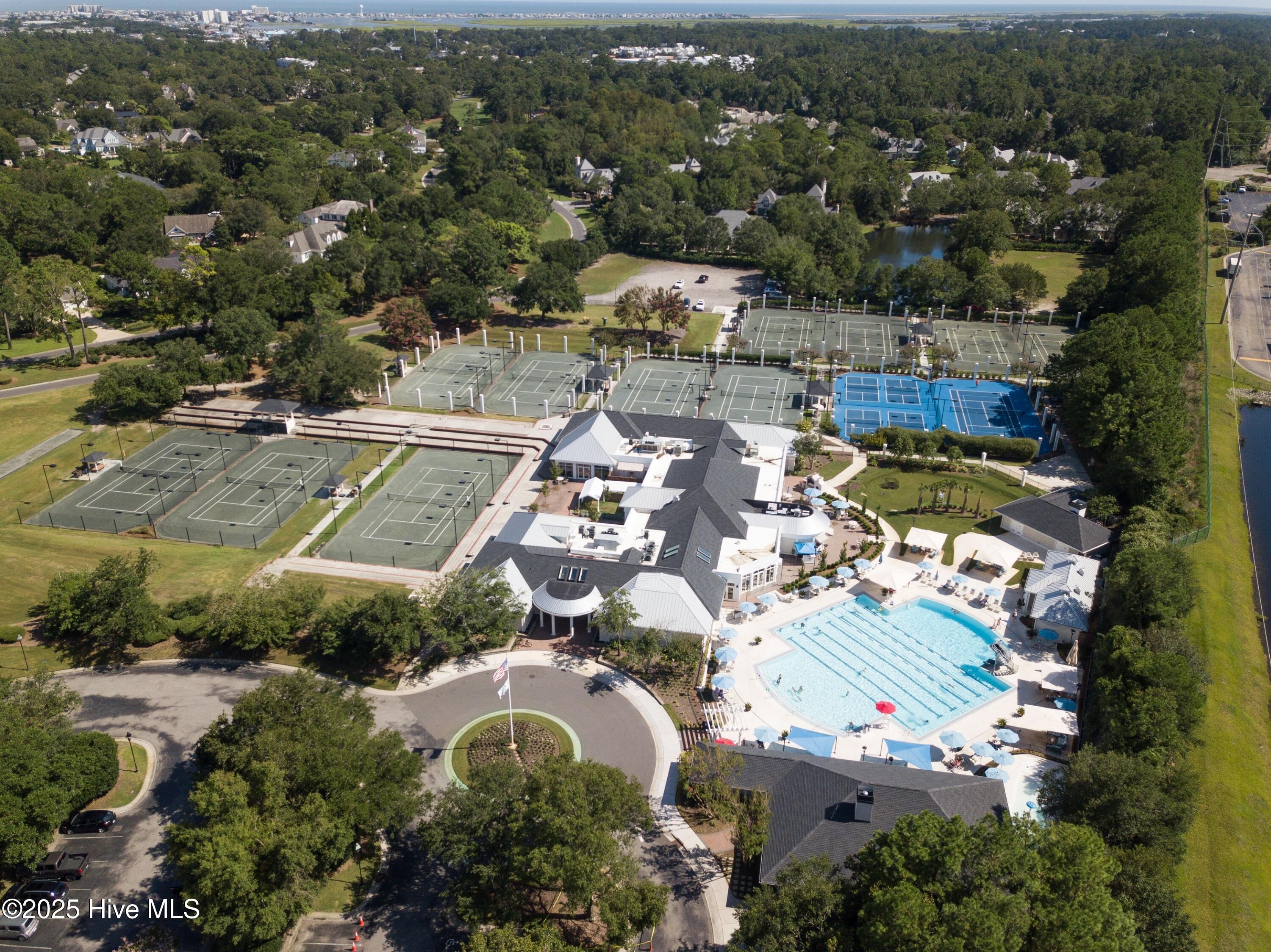 100520389 | Photo 72