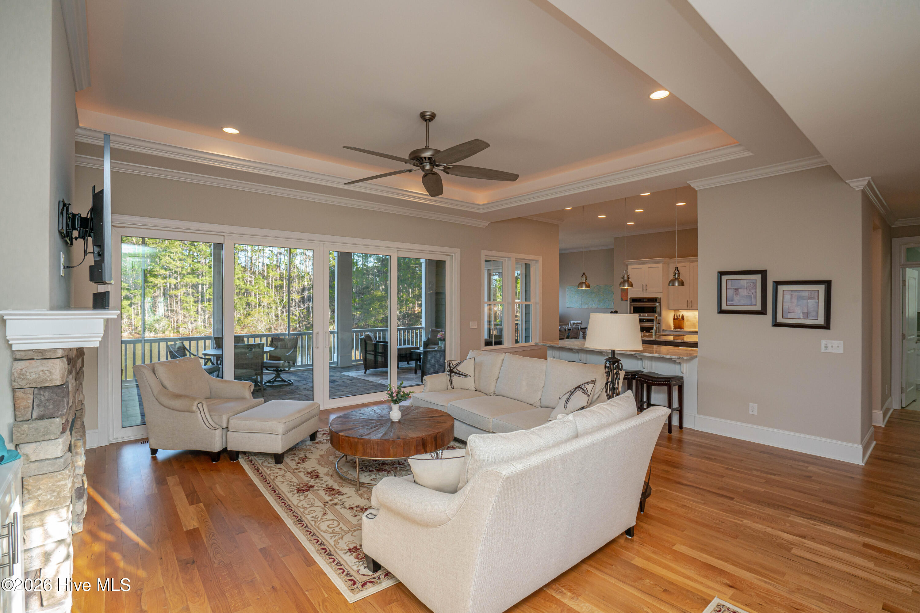 100550389 | Photo 13