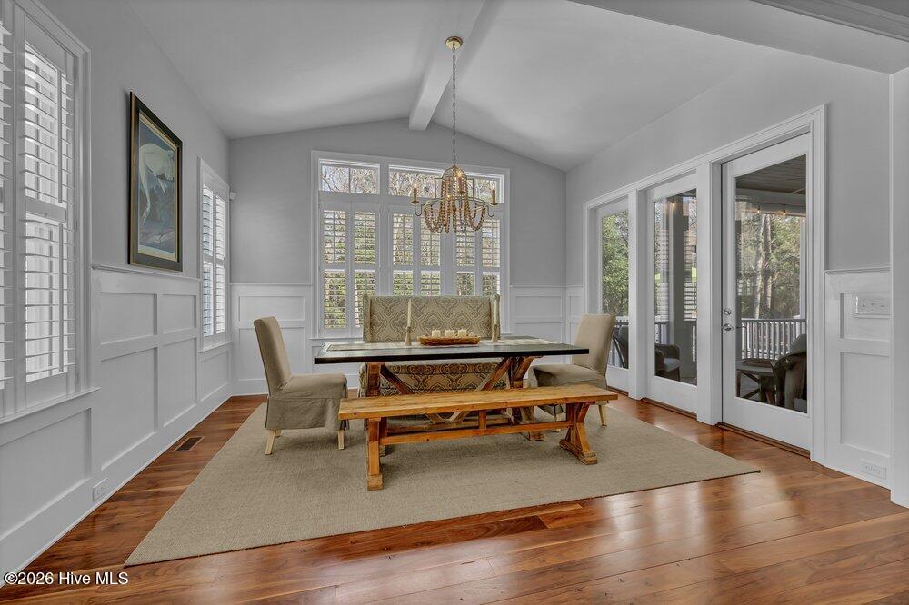 100563966 | Photo 16