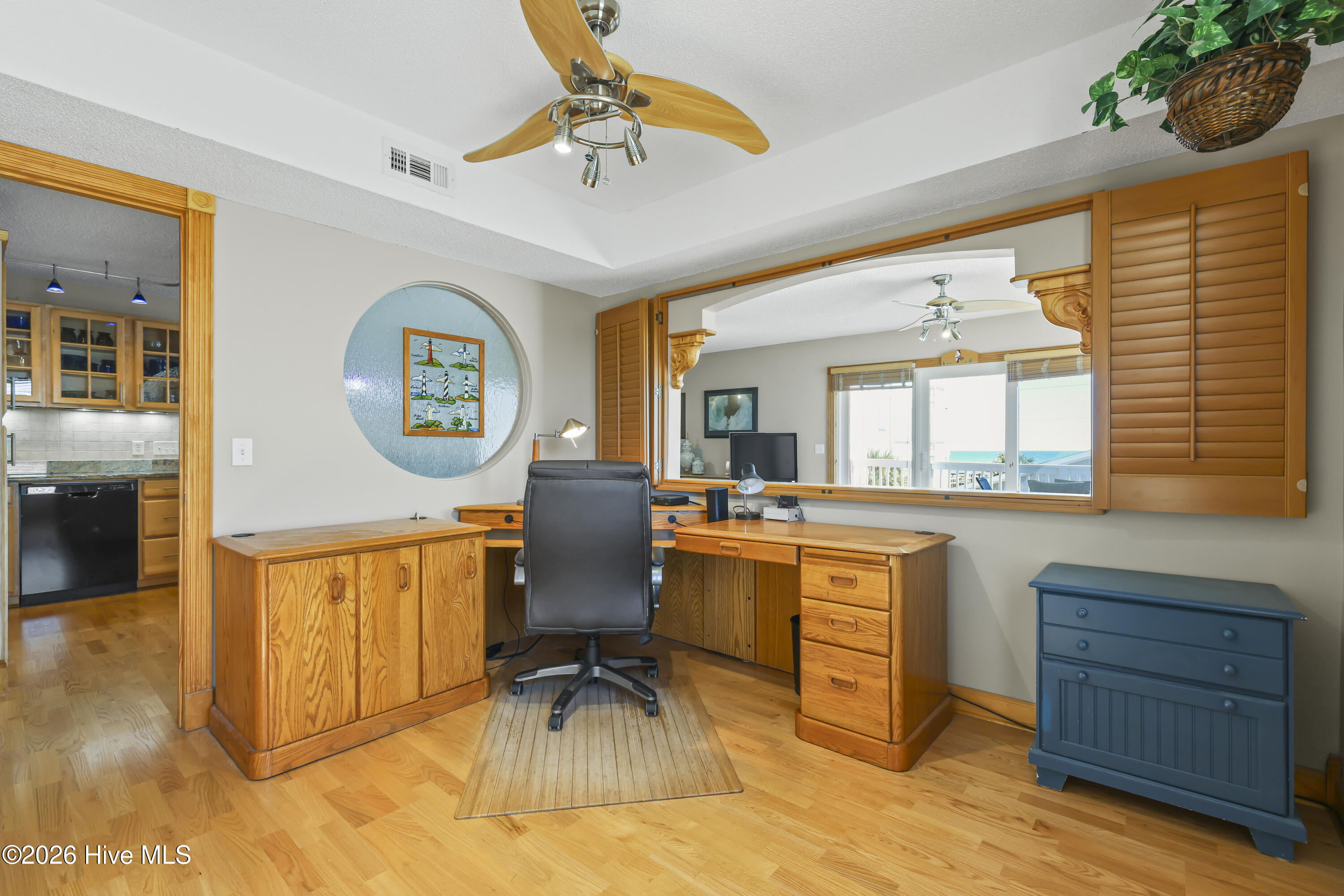 100552115 | Photo 24