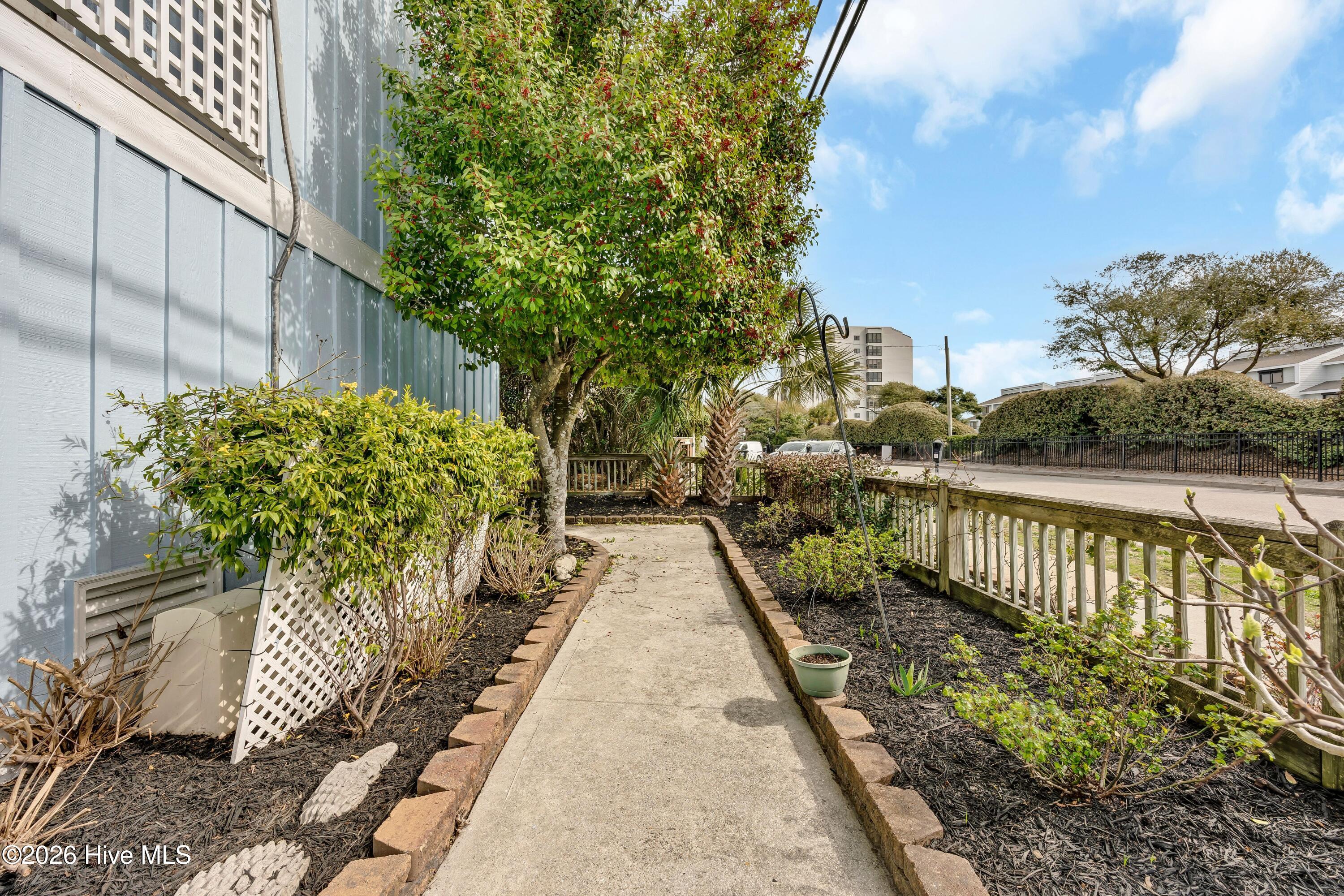 100560117 | Photo 26