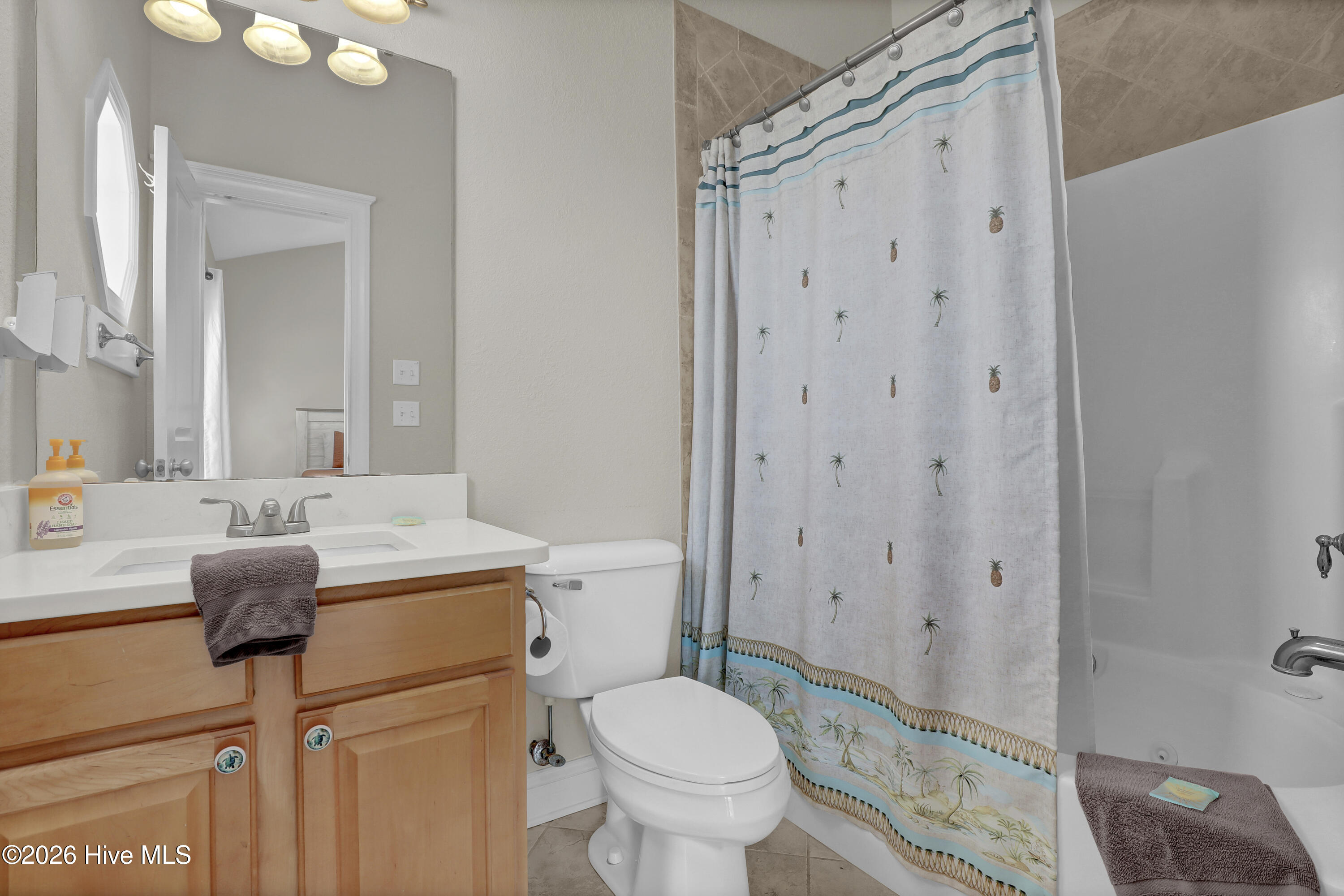 100562606 | Photo 14