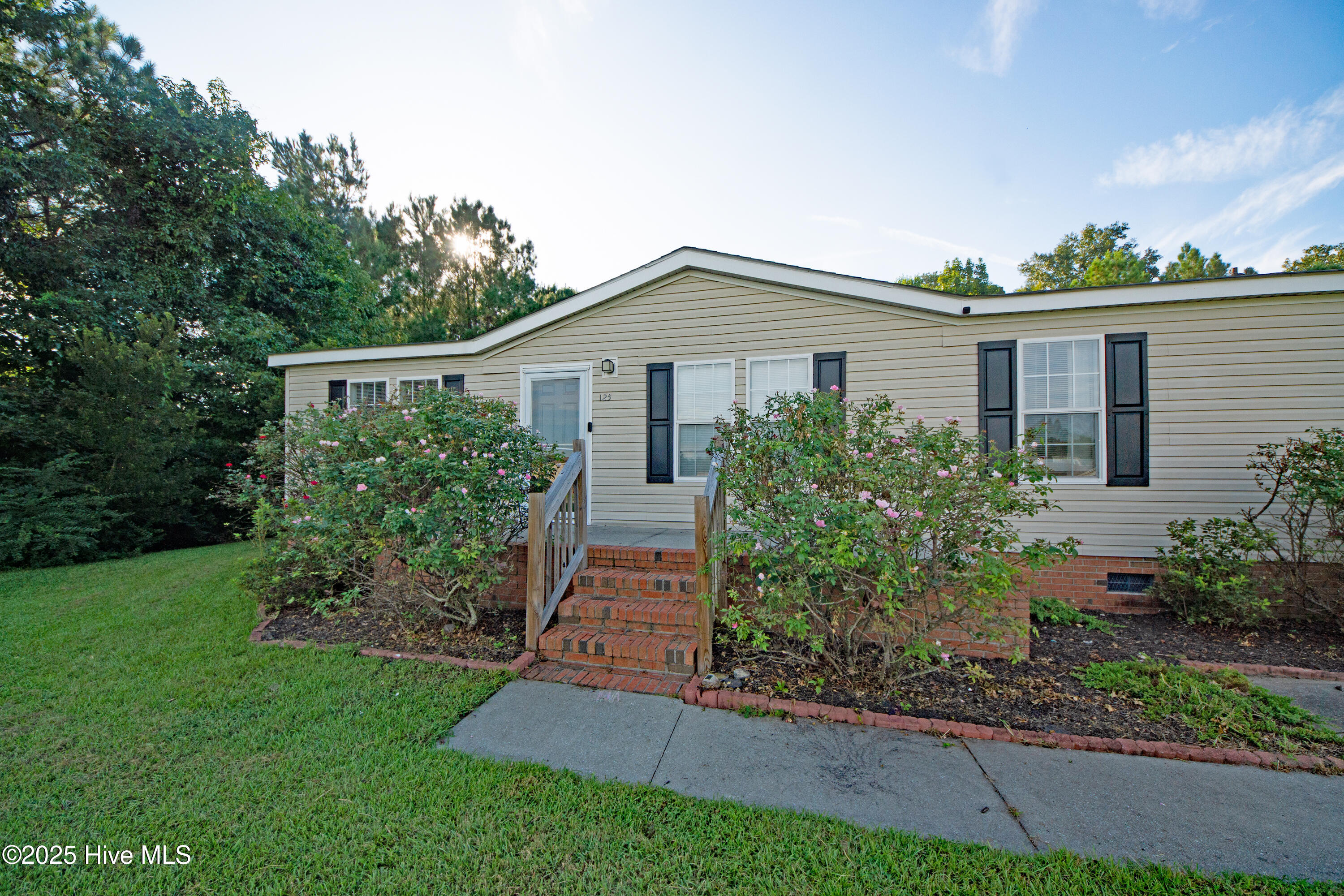 125 Magnolia Gardens Drive, Jacksonville, NC 28540 – photo 4: DSC03279