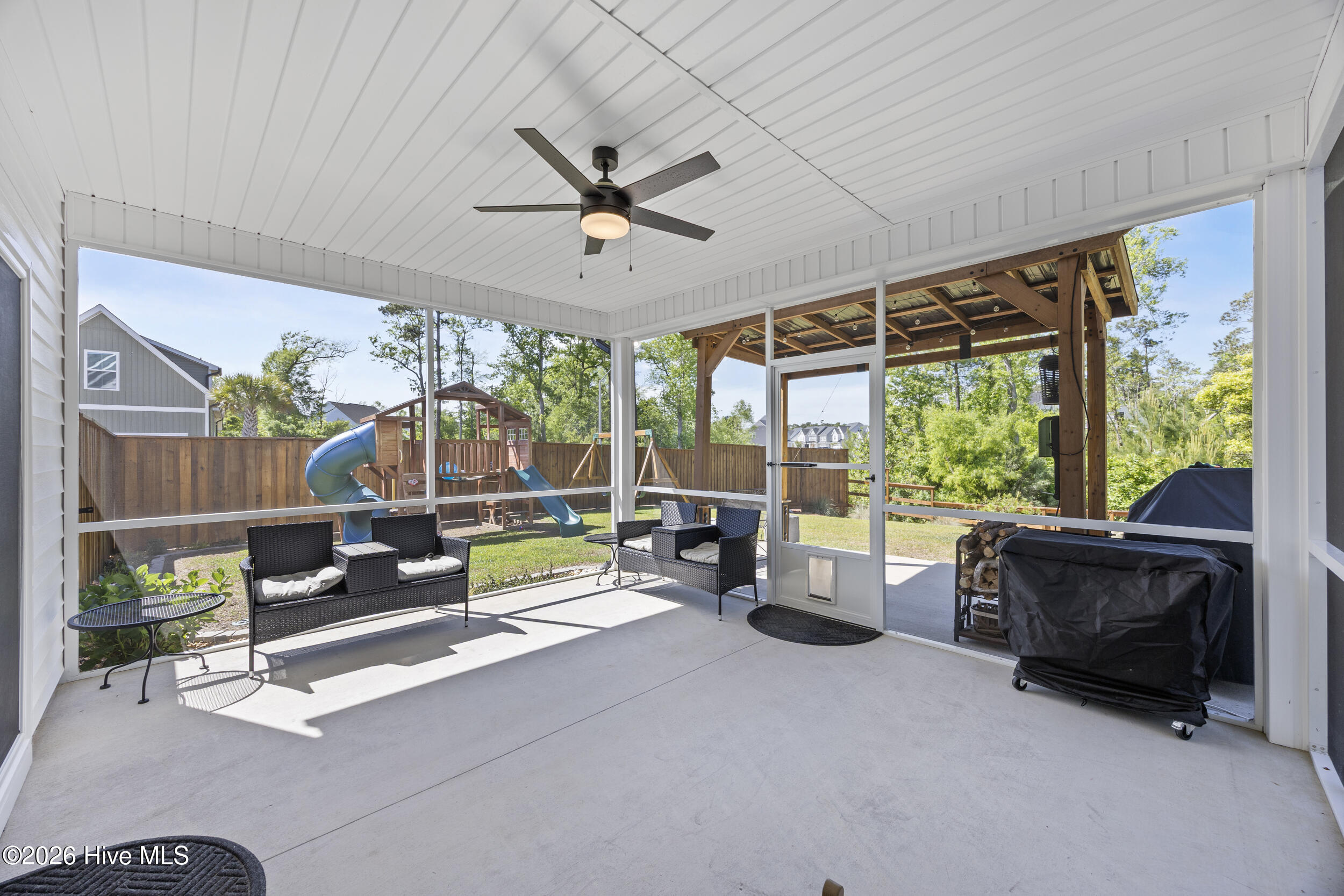 100570298 | Photo 44