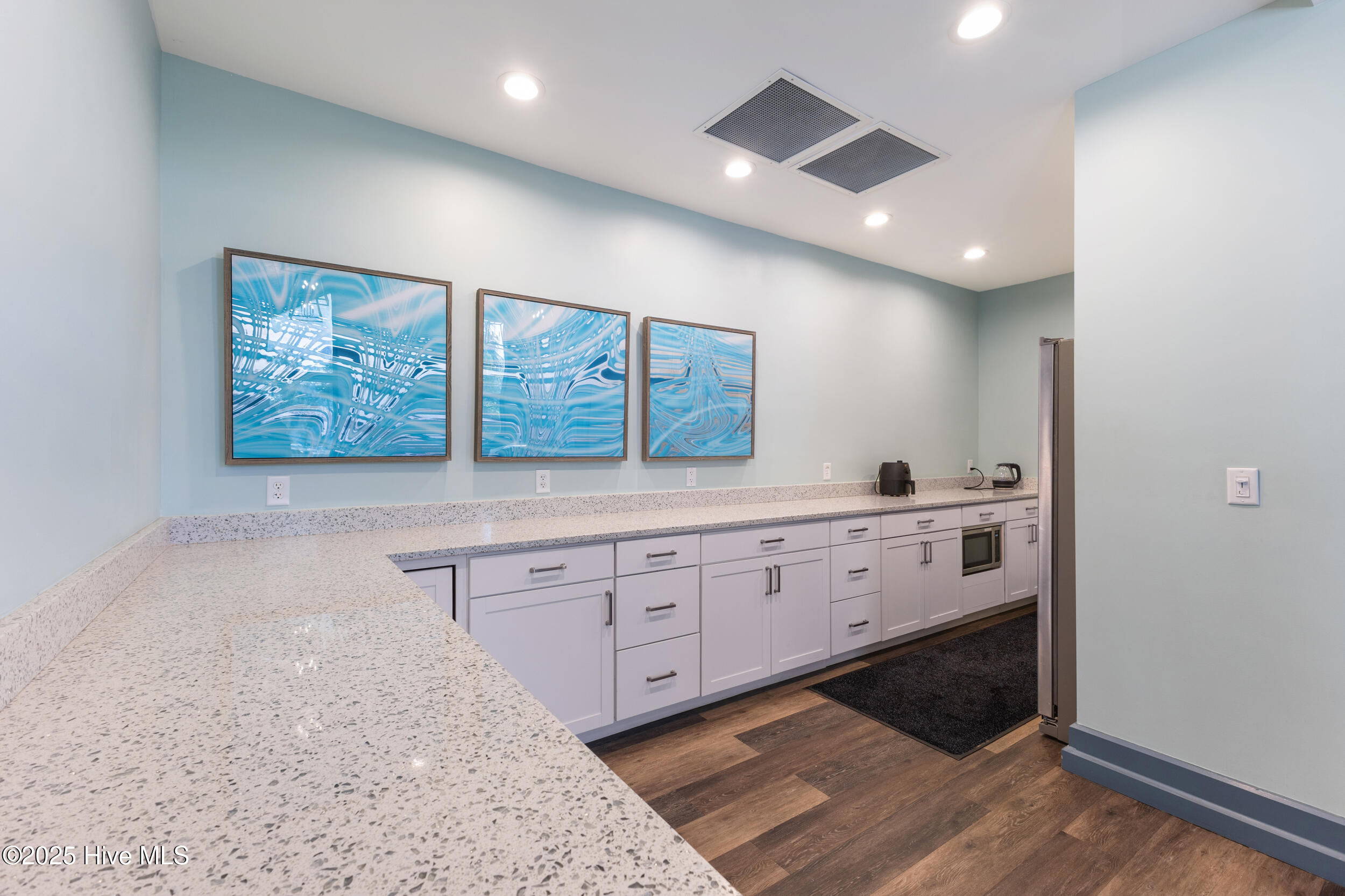 100518550 | Photo 52