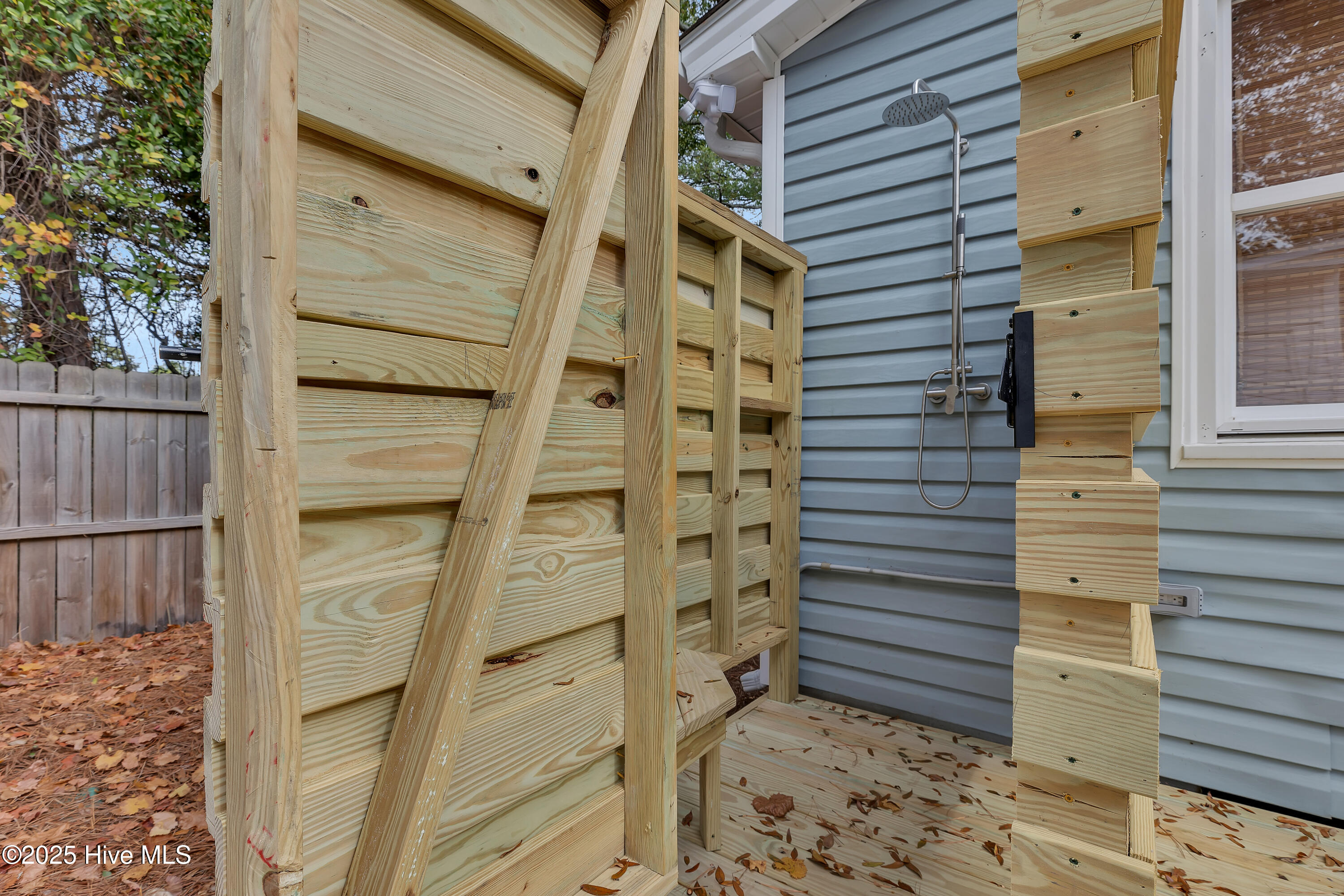 100540194 | Photo 15