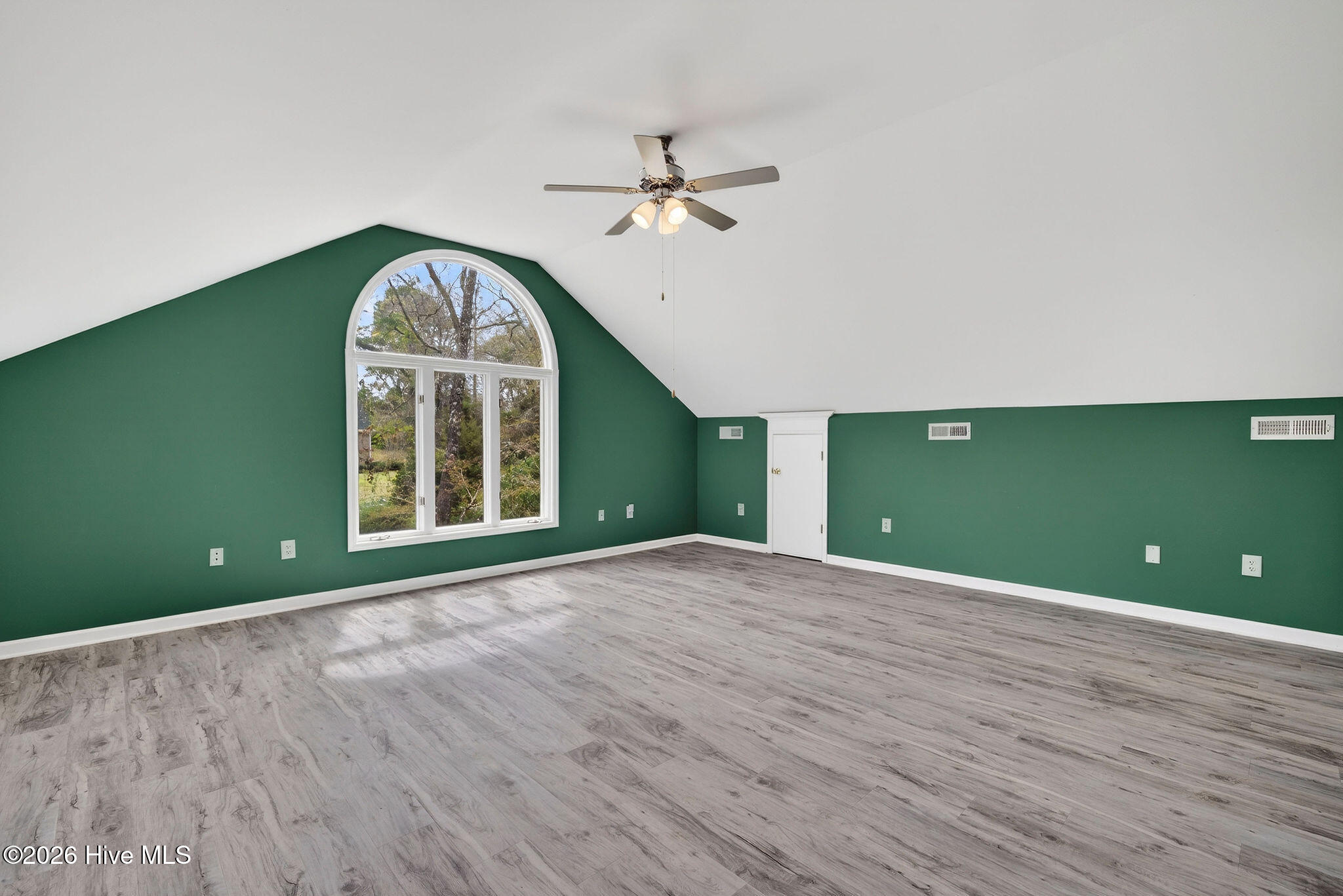 100556345 | Photo 54