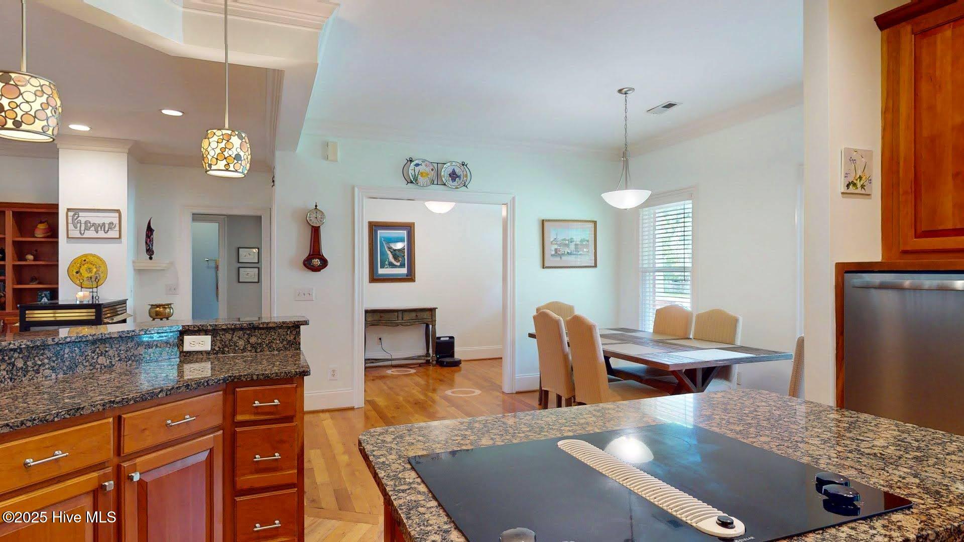 100528011 | Photo 18