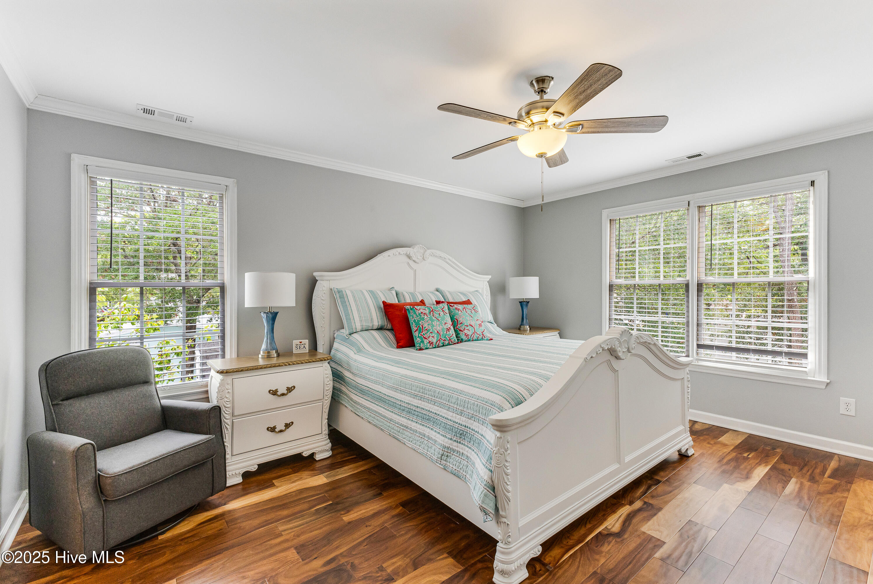 100523594 | Photo 15