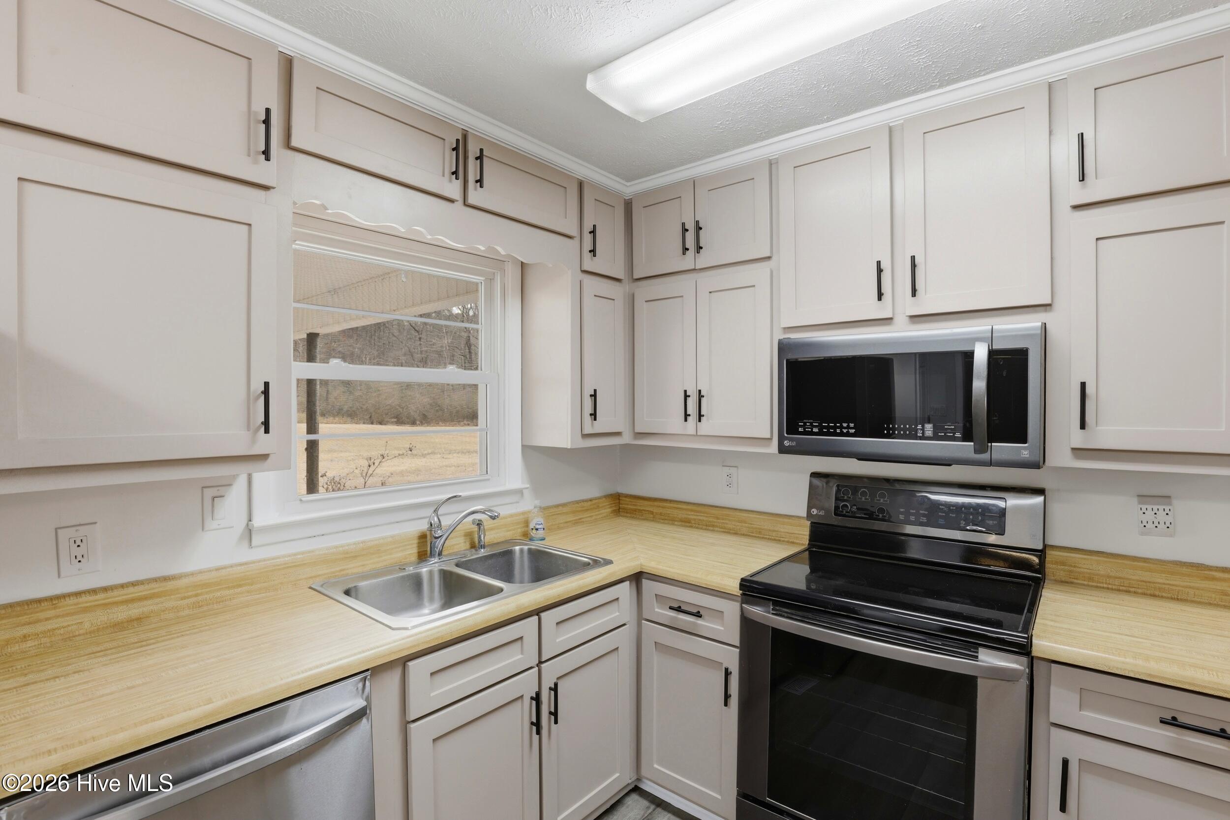 100561311 | Photo 13