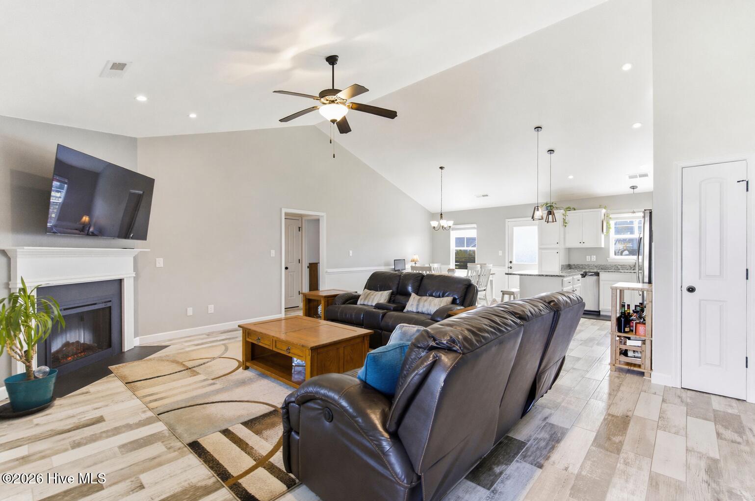 100568951 | Photo 10