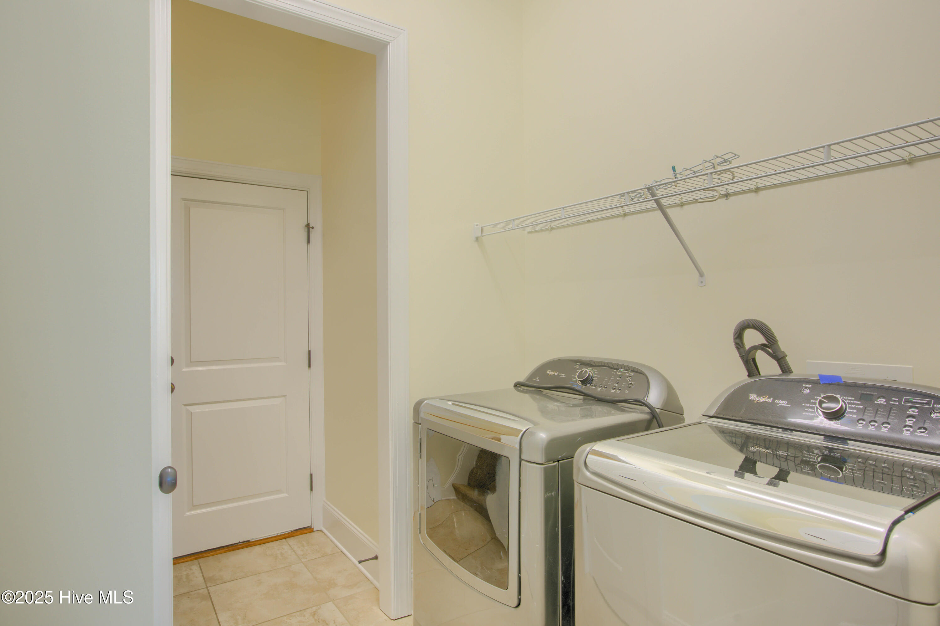 100545720 | Photo 24