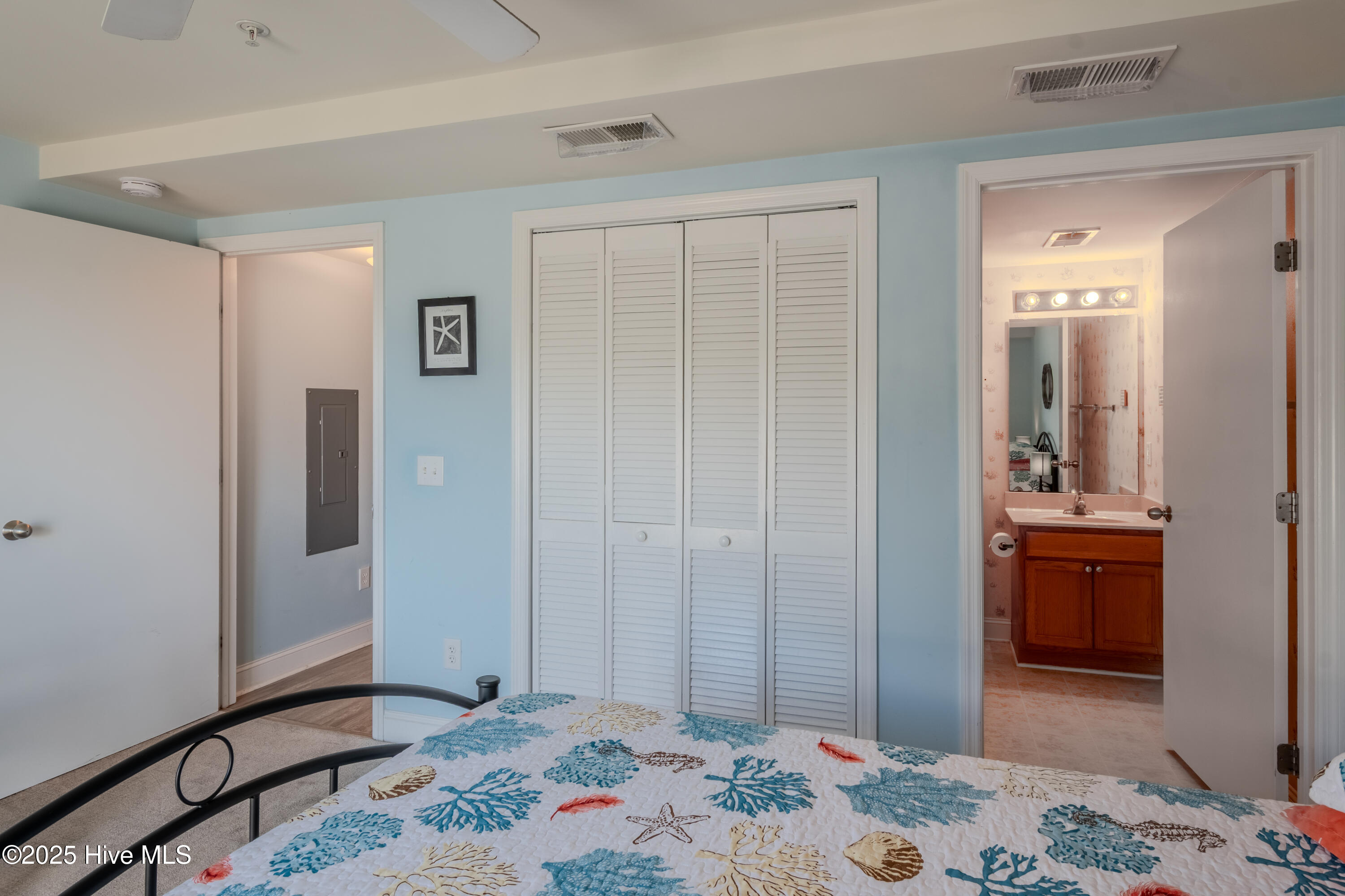 100535213 | Photo 23