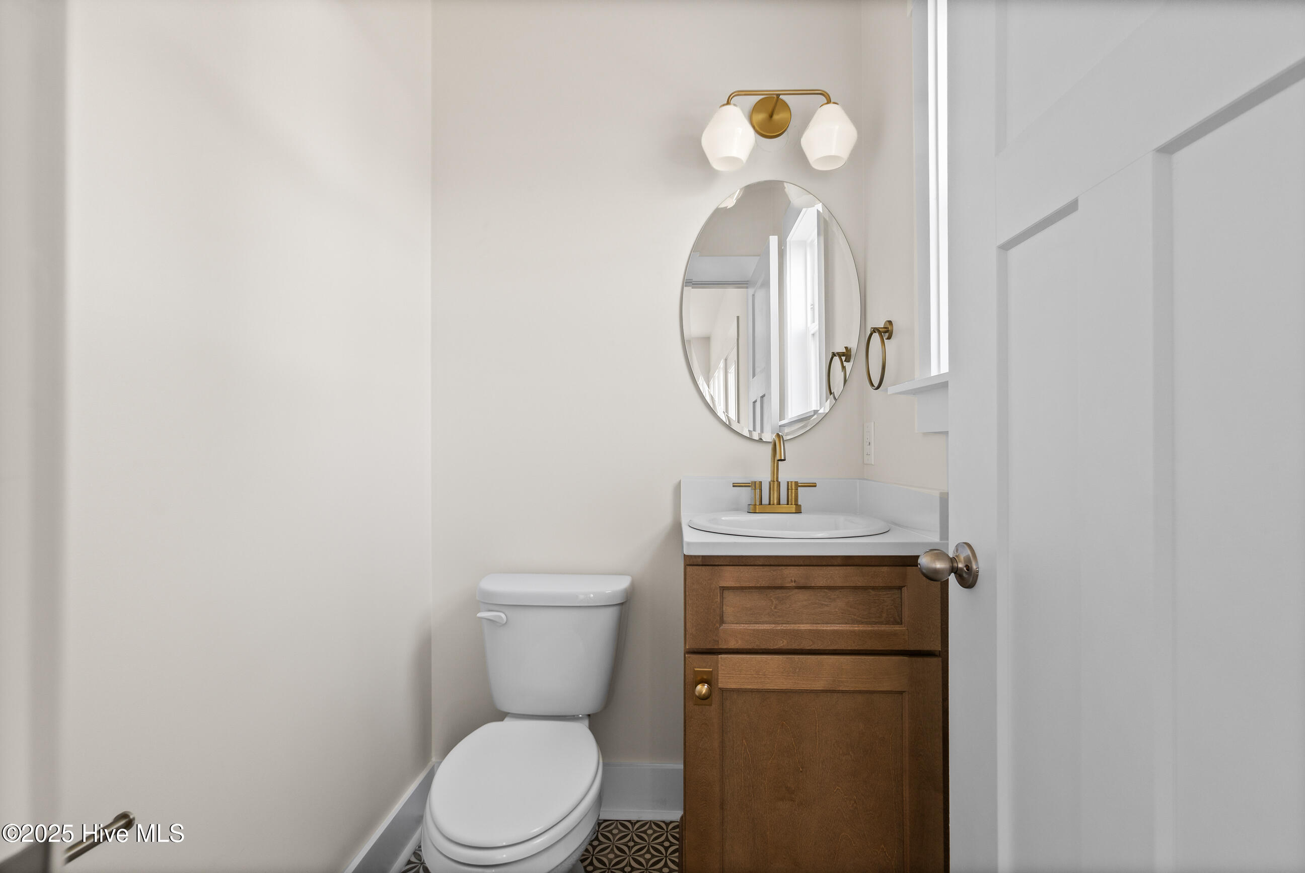 100546129 | Photo 16