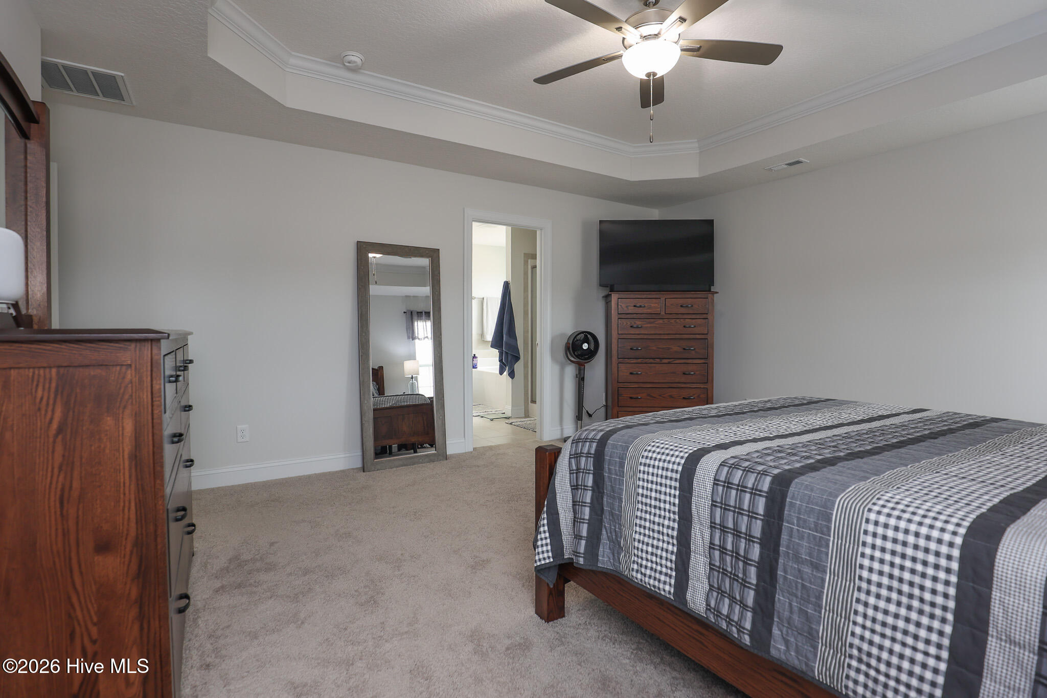 100566791 | Photo 22