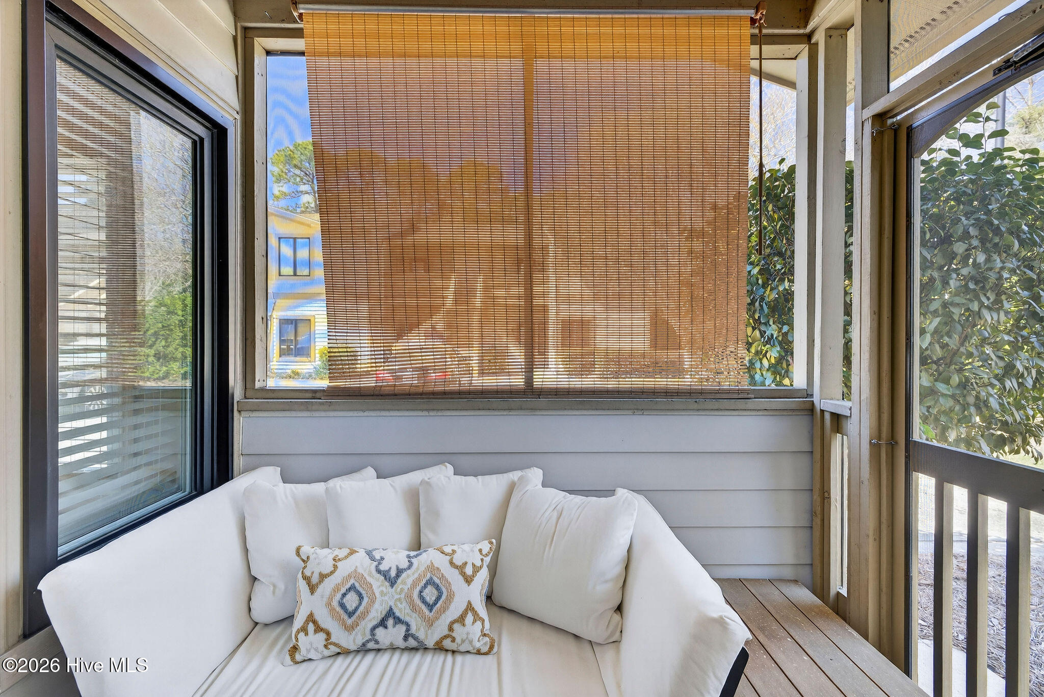 100562760 | Photo 30