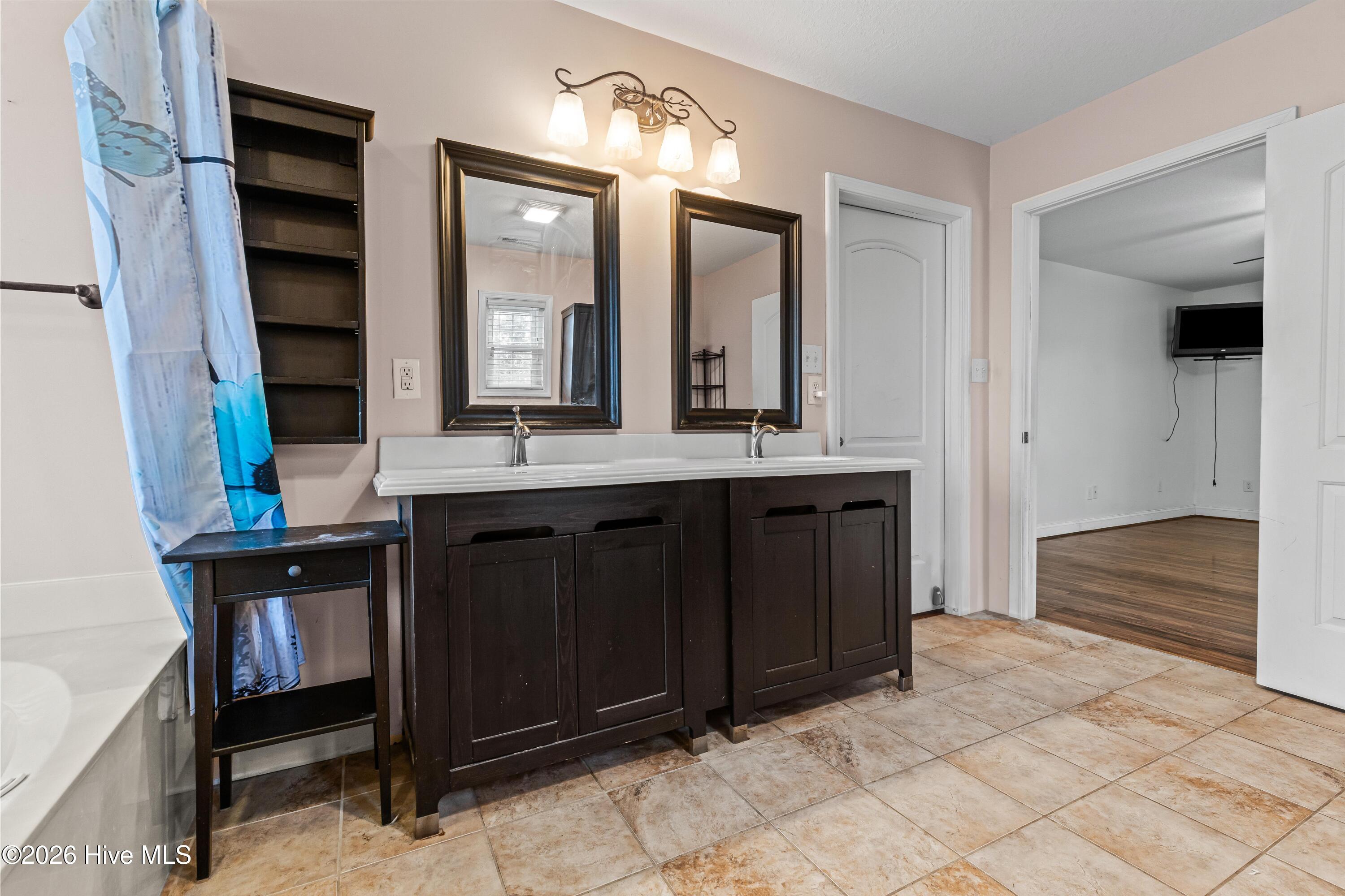 100559175 | Photo 26