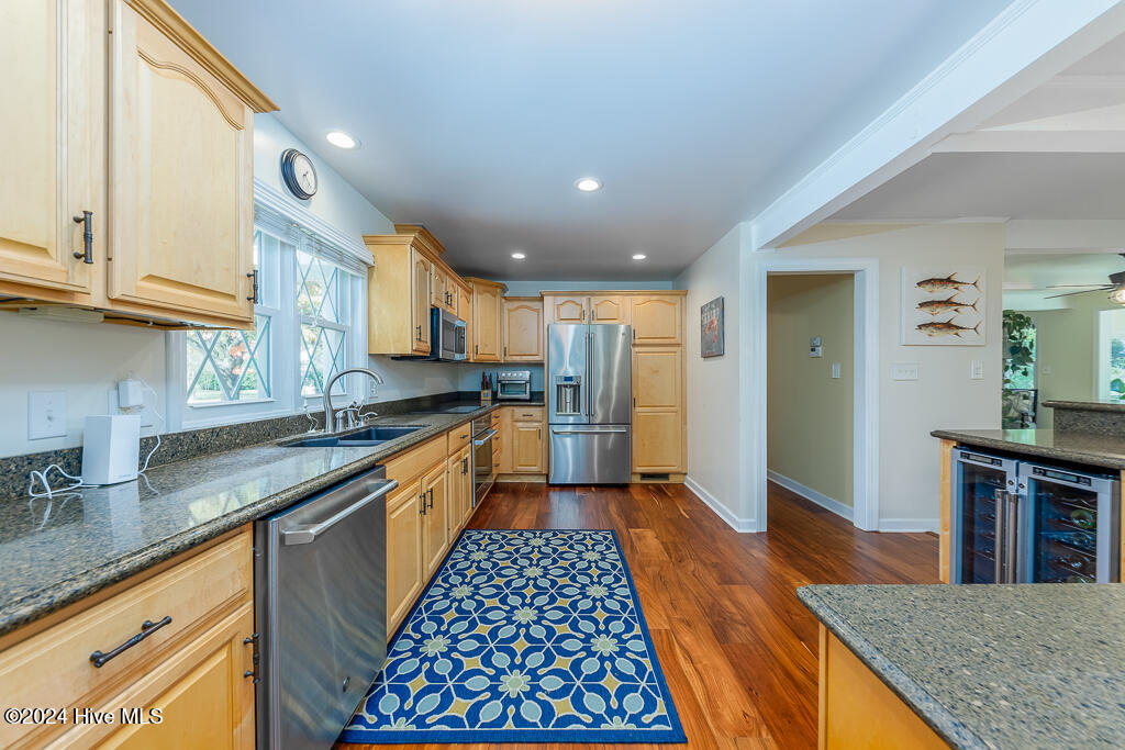 121 Harbour Drive,Hubert