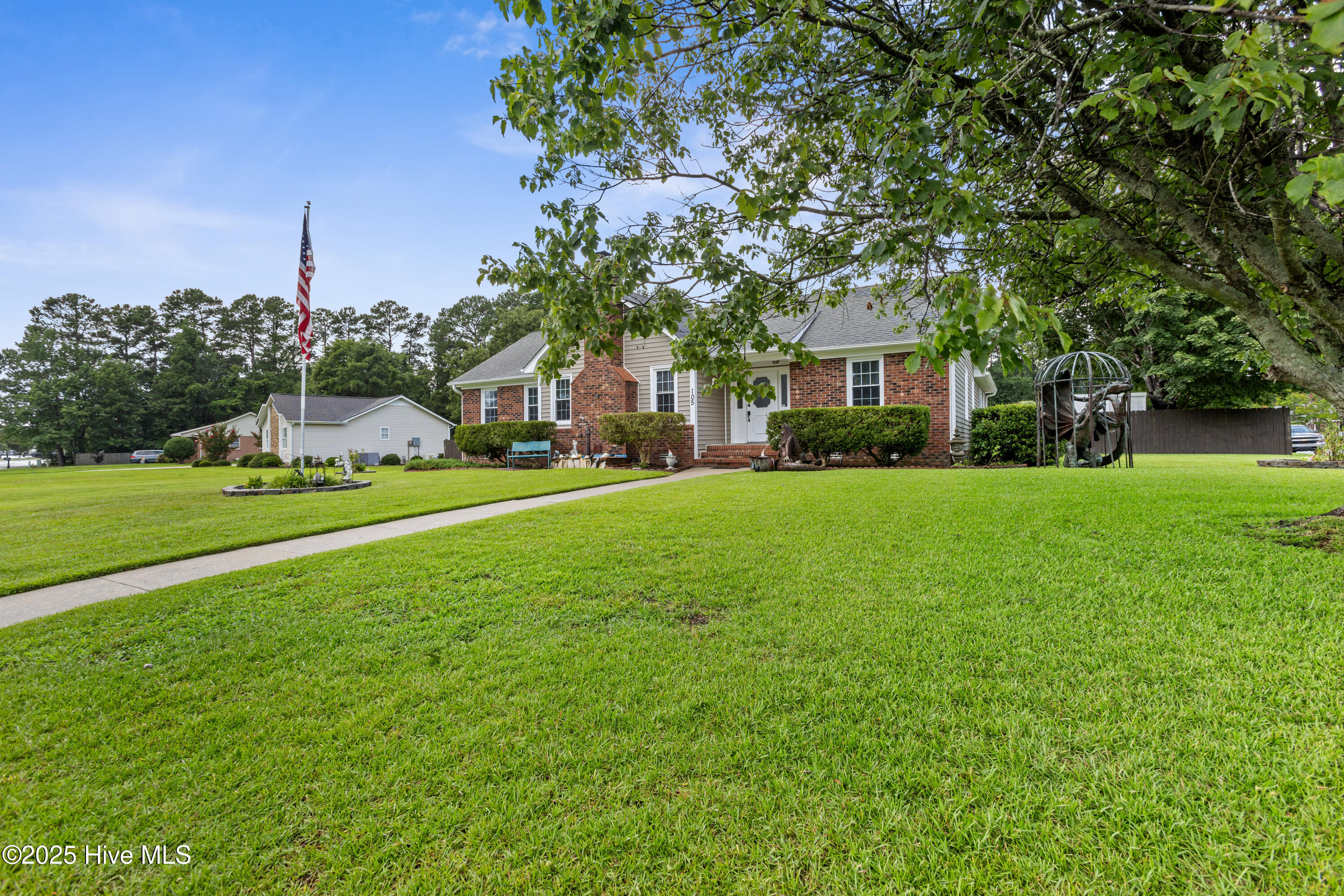 105 University Drive, Jacksonville, NC 28546 – photo 3: Front
