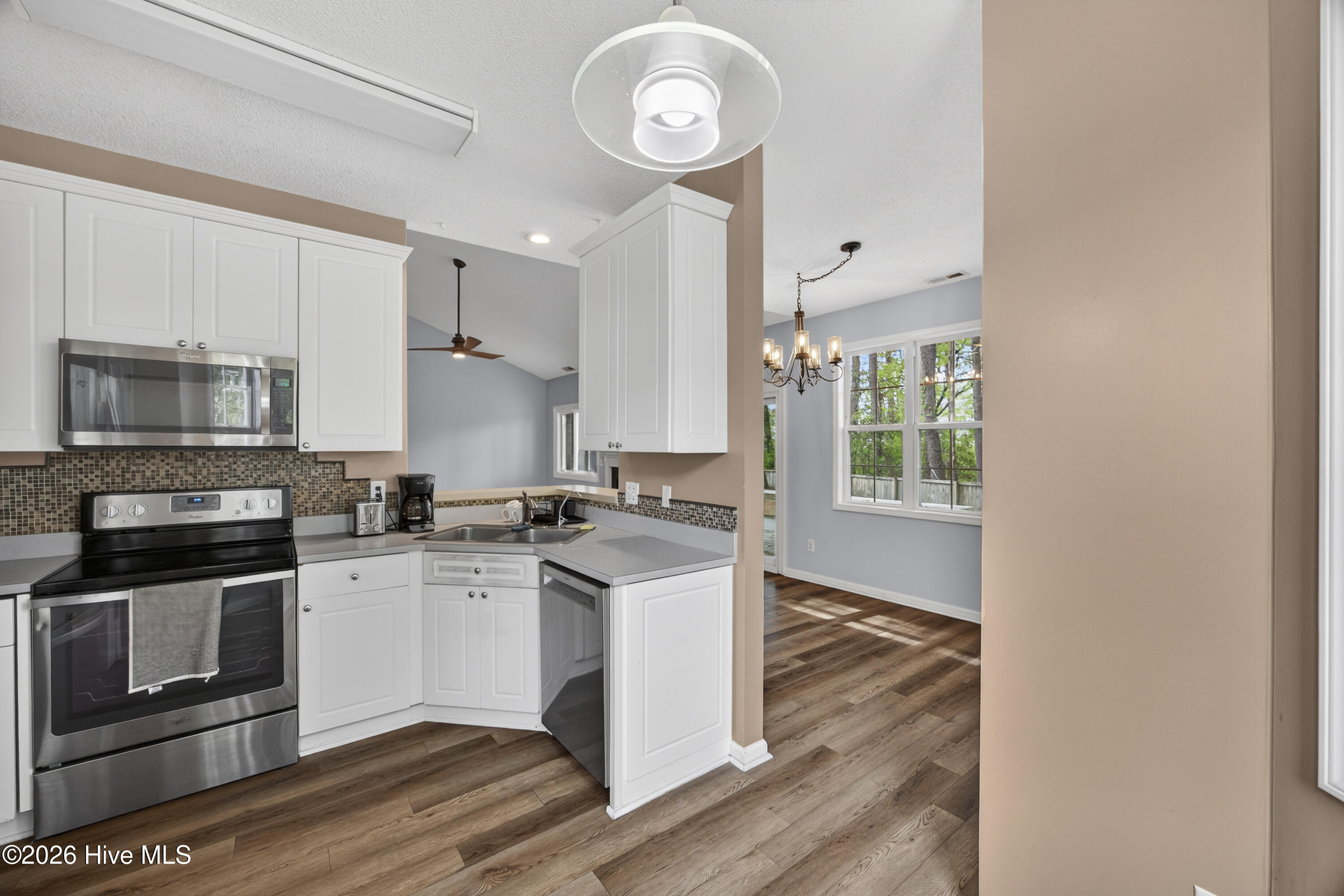 100565929 | Photo 28