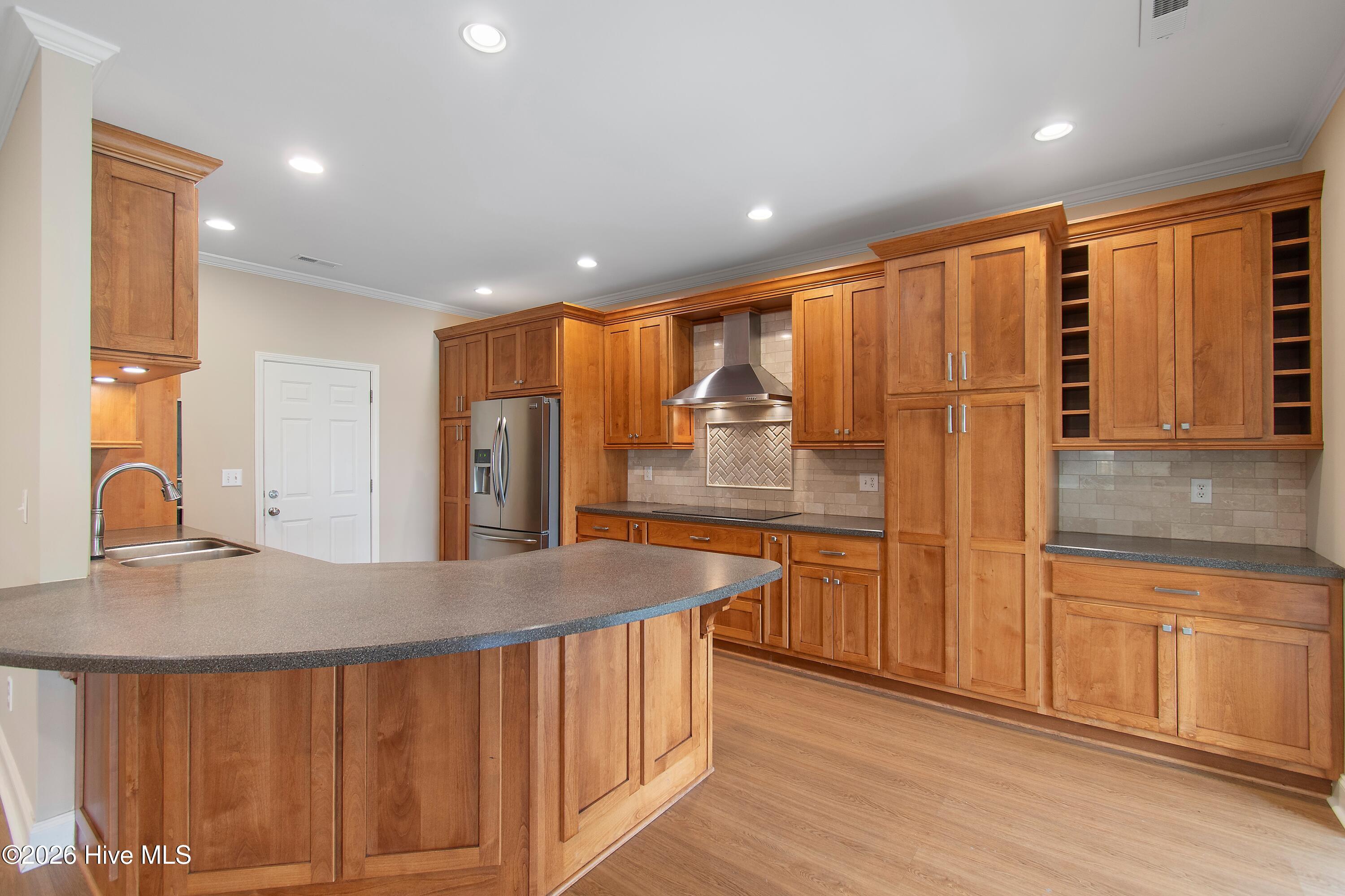 100562545 | Photo 13