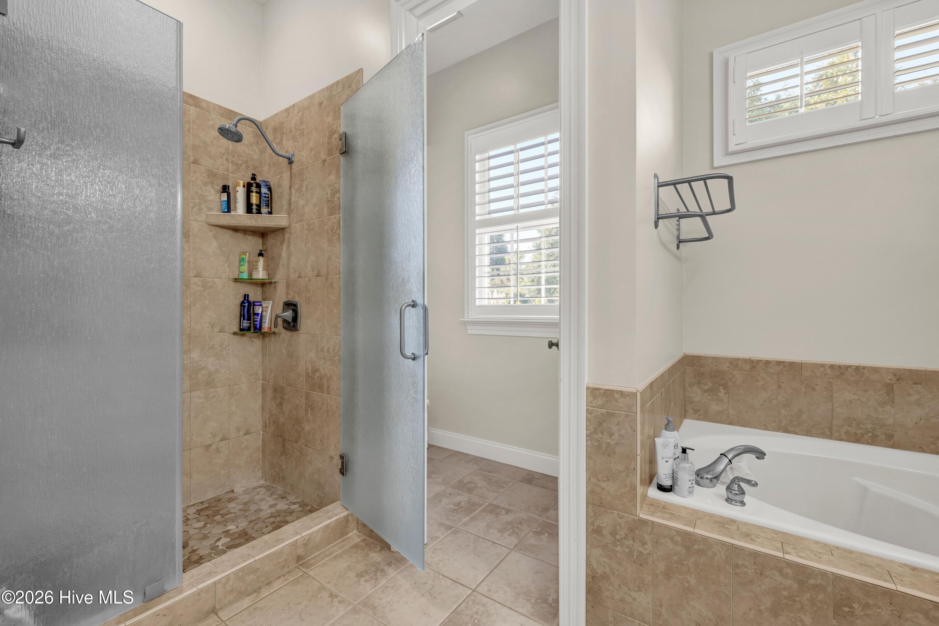 100548957 | Photo 23