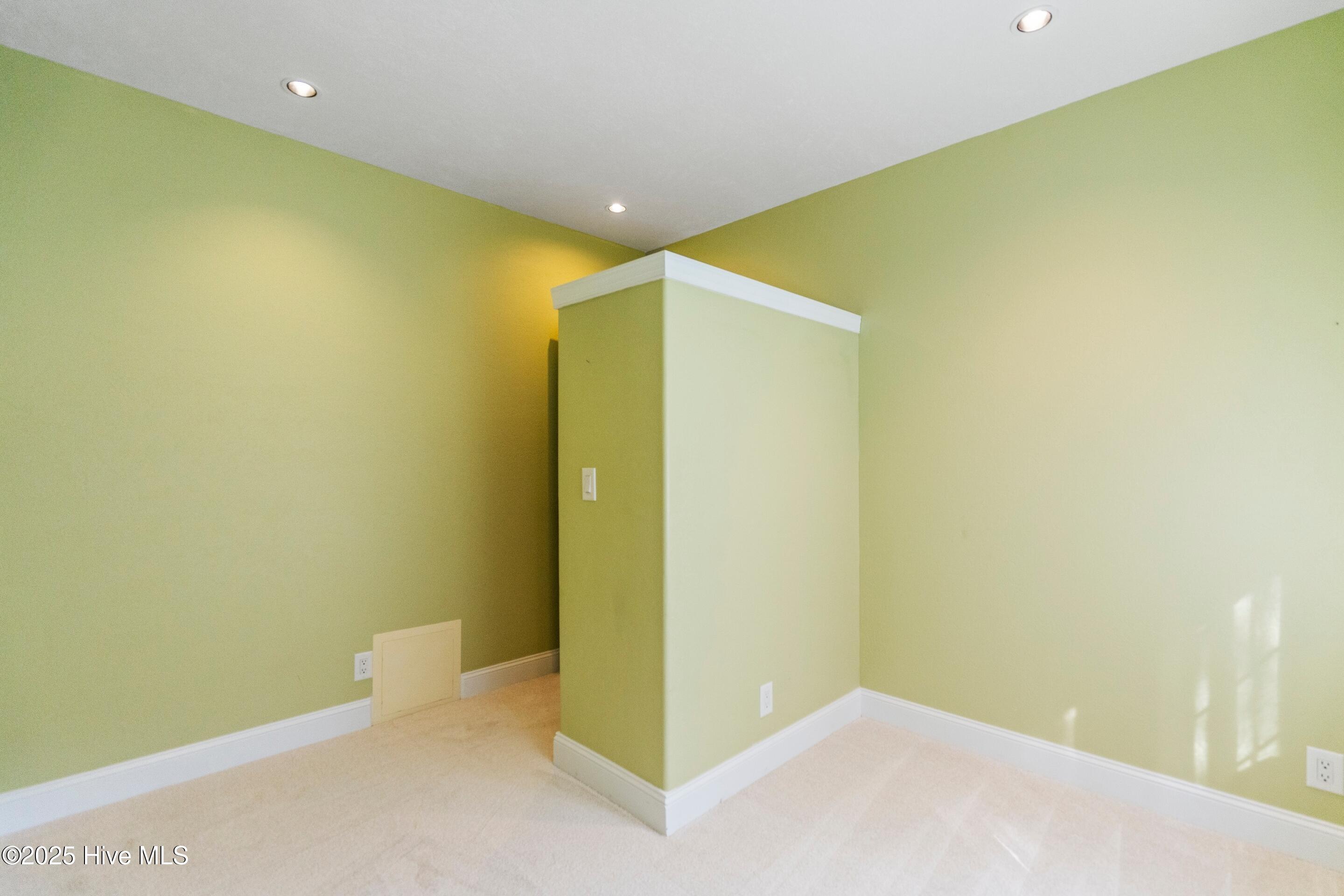 100569480 | Photo 48