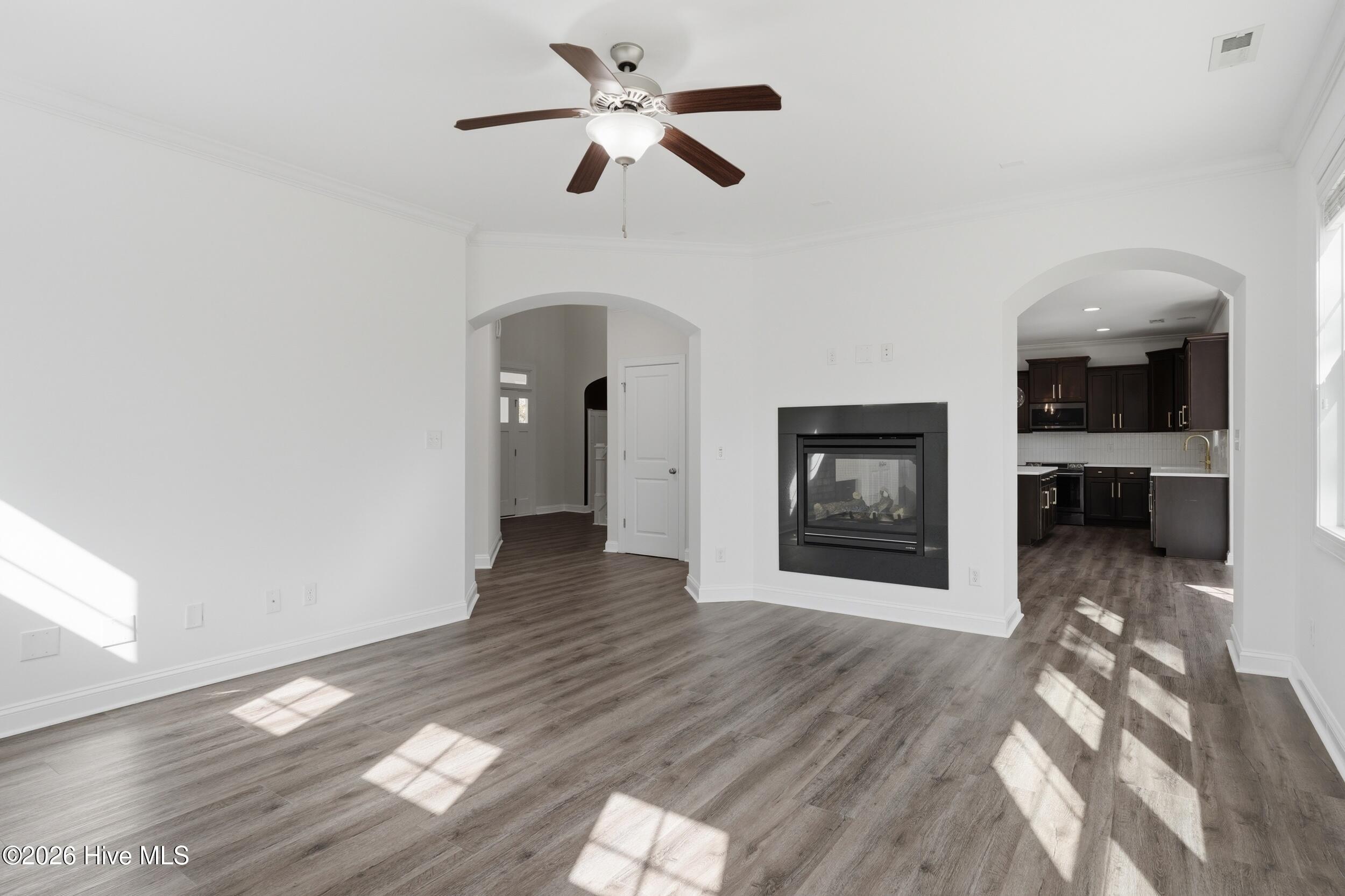 100564120 | Photo 25