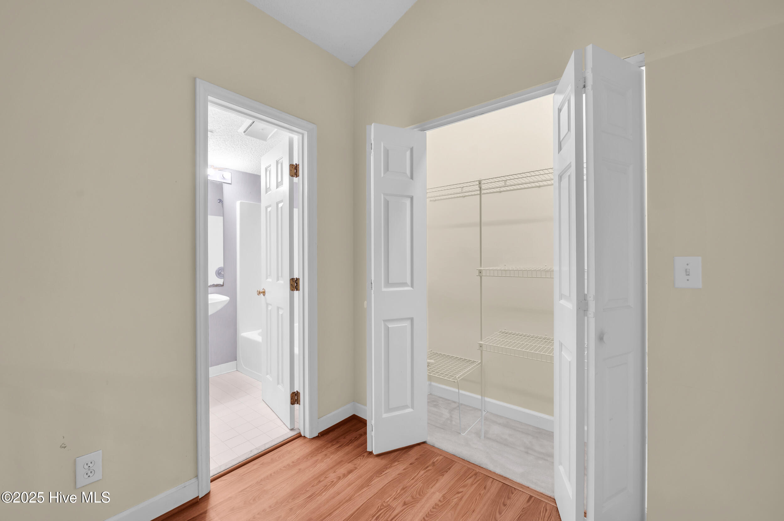 100546535 | Photo 32