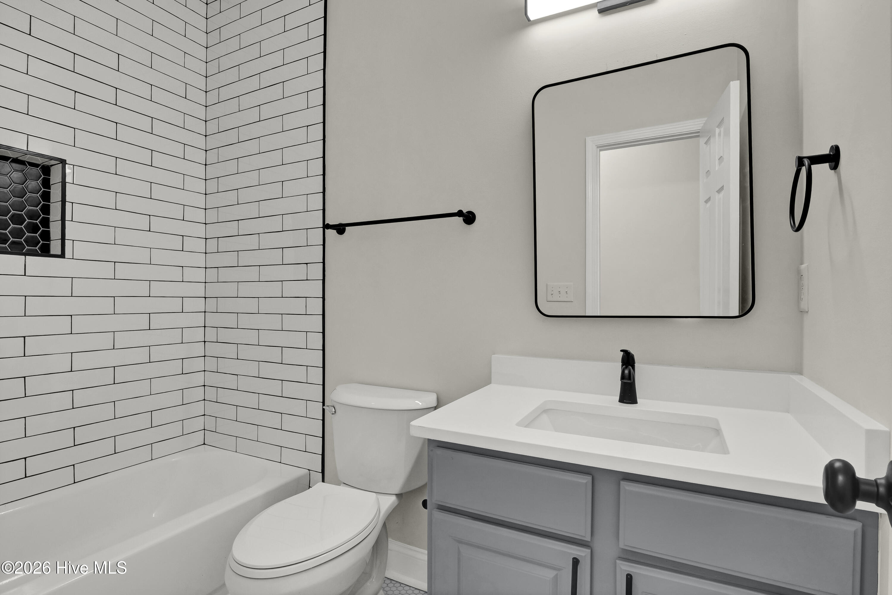 100563177 | Photo 24