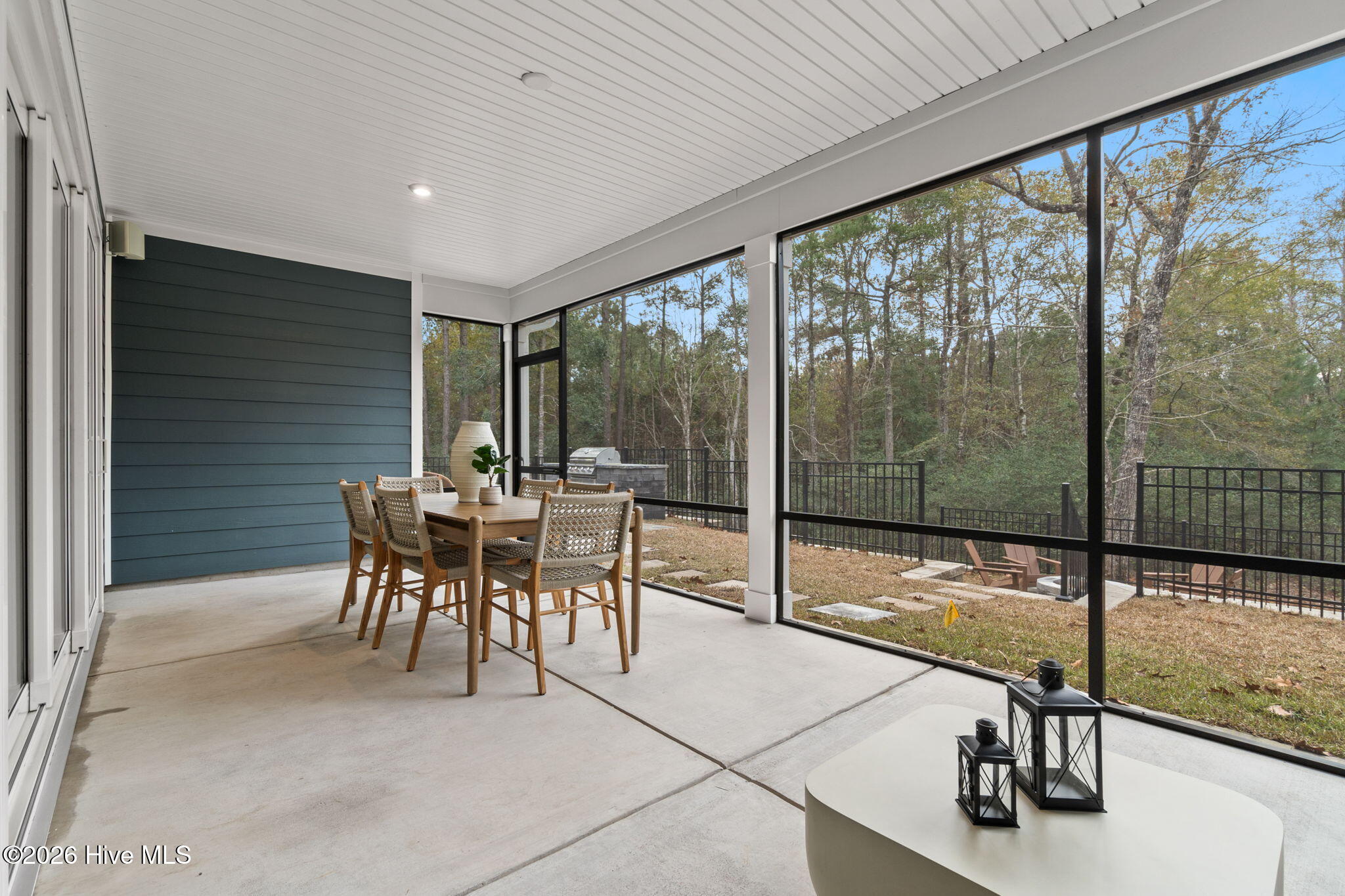 100552049 | Photo 31