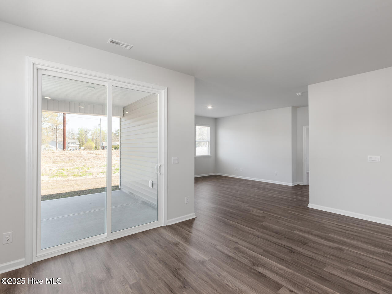 100538326 | Photo 10