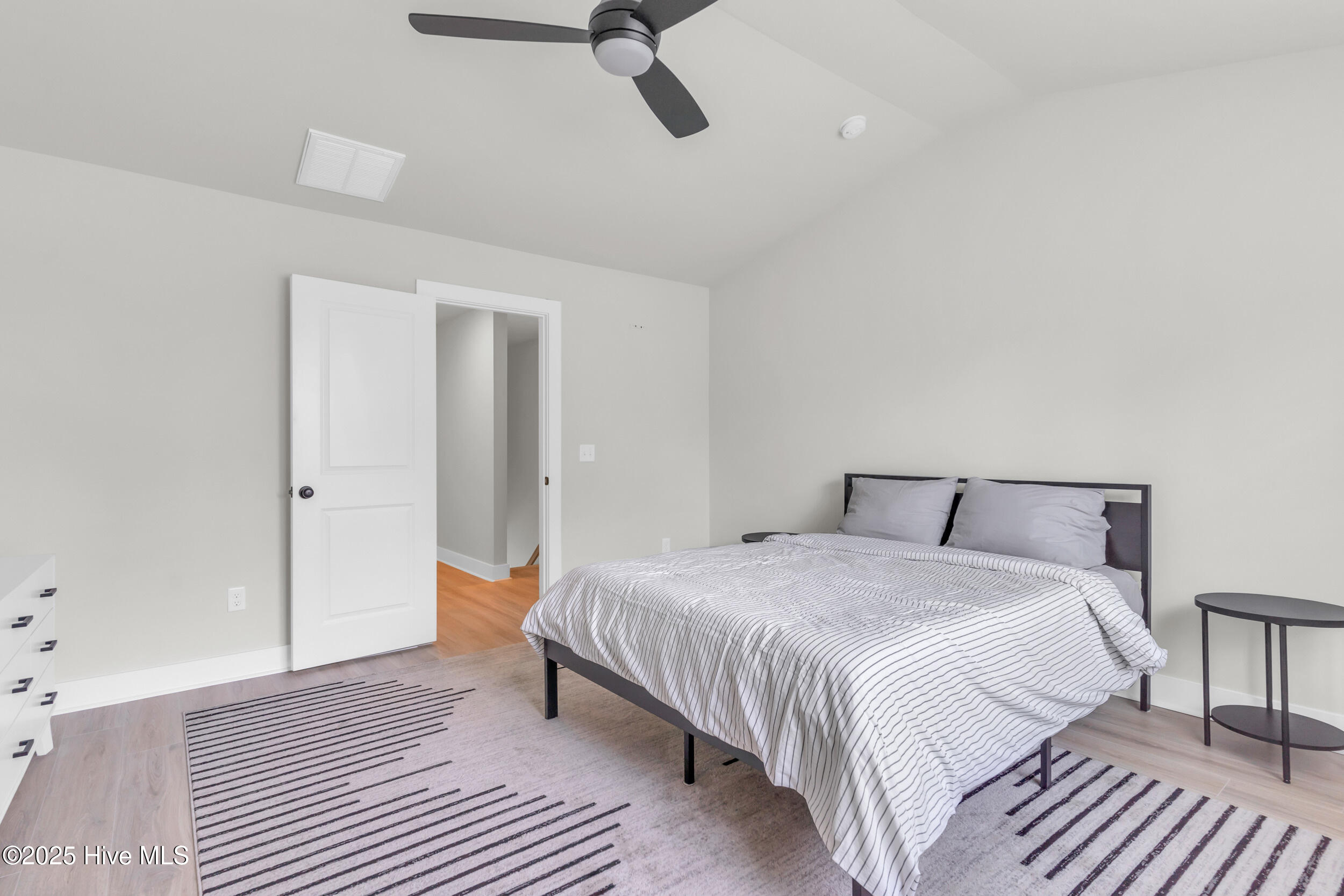 100563674 | Photo 25